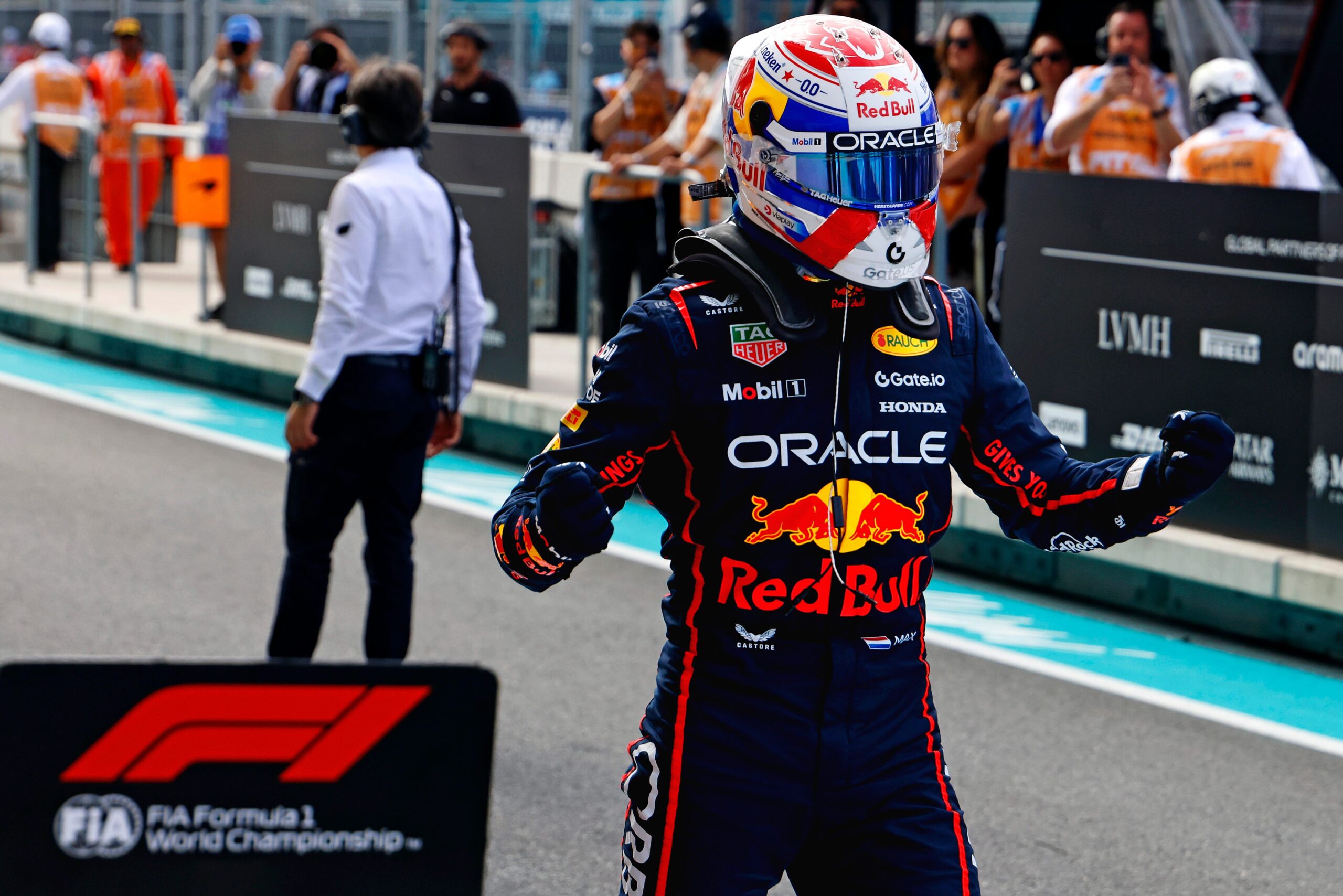 Here are some Turkish meta keywords for the Miami Grand Prix article, focusing on the key topics and names mentioned:

Formula 1, Miami Grand Prix, Formula 1 Miami, Miami Yarışı, F1, Yarış, Max Verstappen, Lando Norris, Oscar Piastri, Kimi Antonelli, Mercedes, Red Bull, McLaren, Miami International Autodrome, Formula 1 Amerika, Formula 1 ABD, Formula 1 Las Vegas, Stefano Domenicali, Lewis Hamilton, Ferrari, Motor Sporları, Araba Yarışı, Otomobil Yarışı, Amerika Birleşik Devletleri, ABD, George Russell, Pierre Gasly, Hard Rock Stadium

