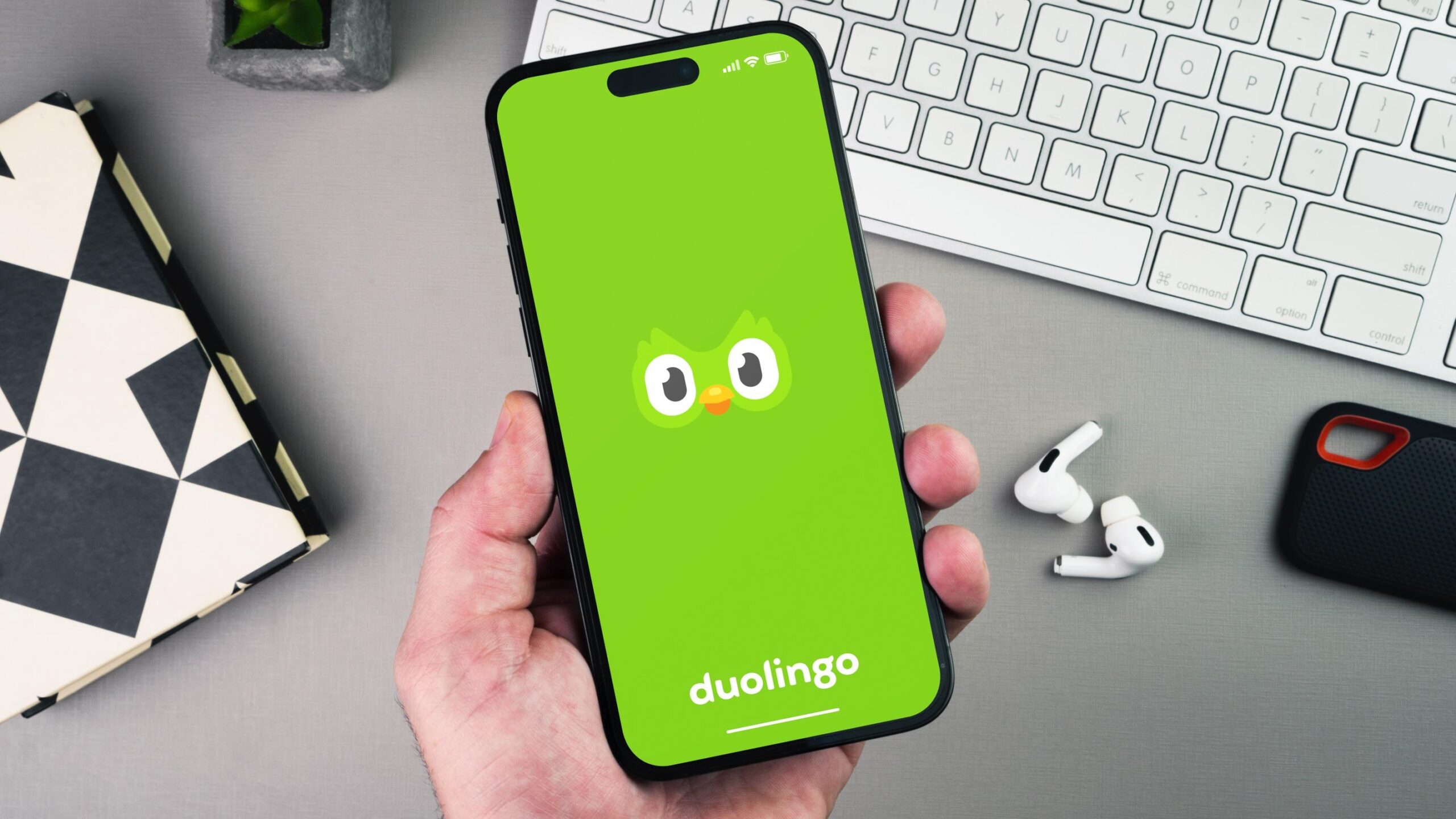 Duolingo, dil öğrenme, uygulama, abonelik, yapay zeka, finans, hisse senedi, büyüme, gelir, kullanıcılar, piyasa, Pittsburgh, Duolingo Max, aylık aktif kullanıcılar, ödeme yapan kullanıcılar, 2025 gelir tahmini, yatırım, meta açıklaması
