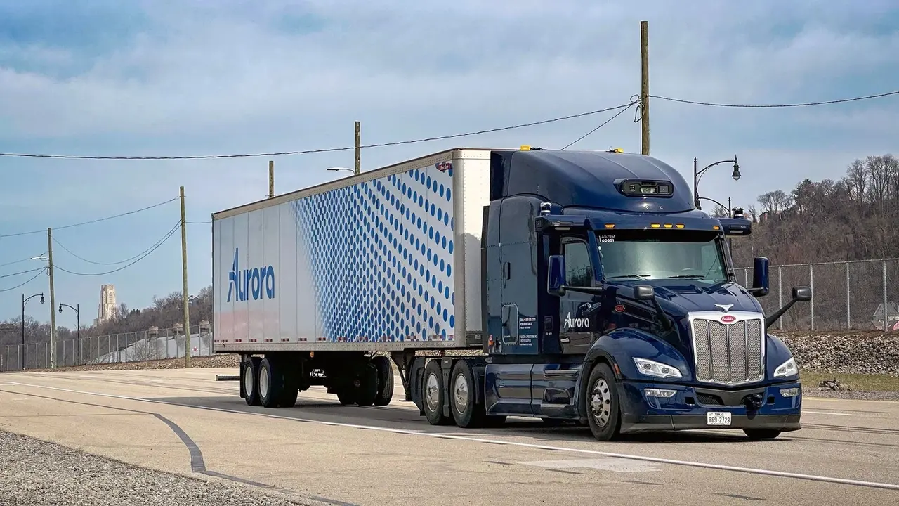 Aurora, sürücüsüz kamyon, otonom araçlar, nakliye, lojistik, Dallas, Houston, Teksas, Waymo, sürücüsüz taşımacılık, otoyol, yapay zeka, teknoloji, inovasyon, El Paso, Phoenix, sürücüsüz teslimat, kamyon taşımacılığı, taşımacılık sektörü, otonom sürüş, ticari taşımacılık, sürücüsüz kamyon taşımacılığı, güvenlik, düzenleme, sürücüsüz araç teknolojisi
