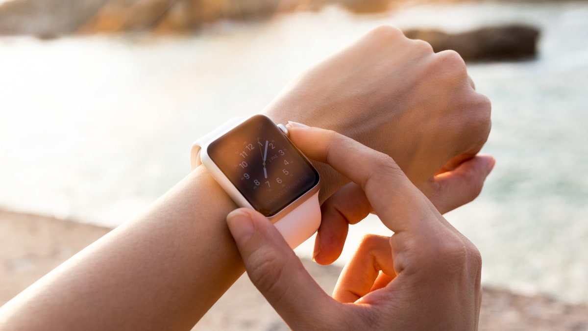 Apple Watch, Apple Watch Series 10, Apple Watch Ultra 2, Apple Watch SE, indirim, Amazon, Walmart, akıllı saat, fırsat, Apple Fitness+, sağlık takibi, egzersiz, spor, nabız, uyku apnesi, EKG, suya dayanıklı, titanyum kasa, hücresel, Prime üyeliği, iPad, Macbook Air, Mac Studio, Fox News fırsatları, meta keywords
