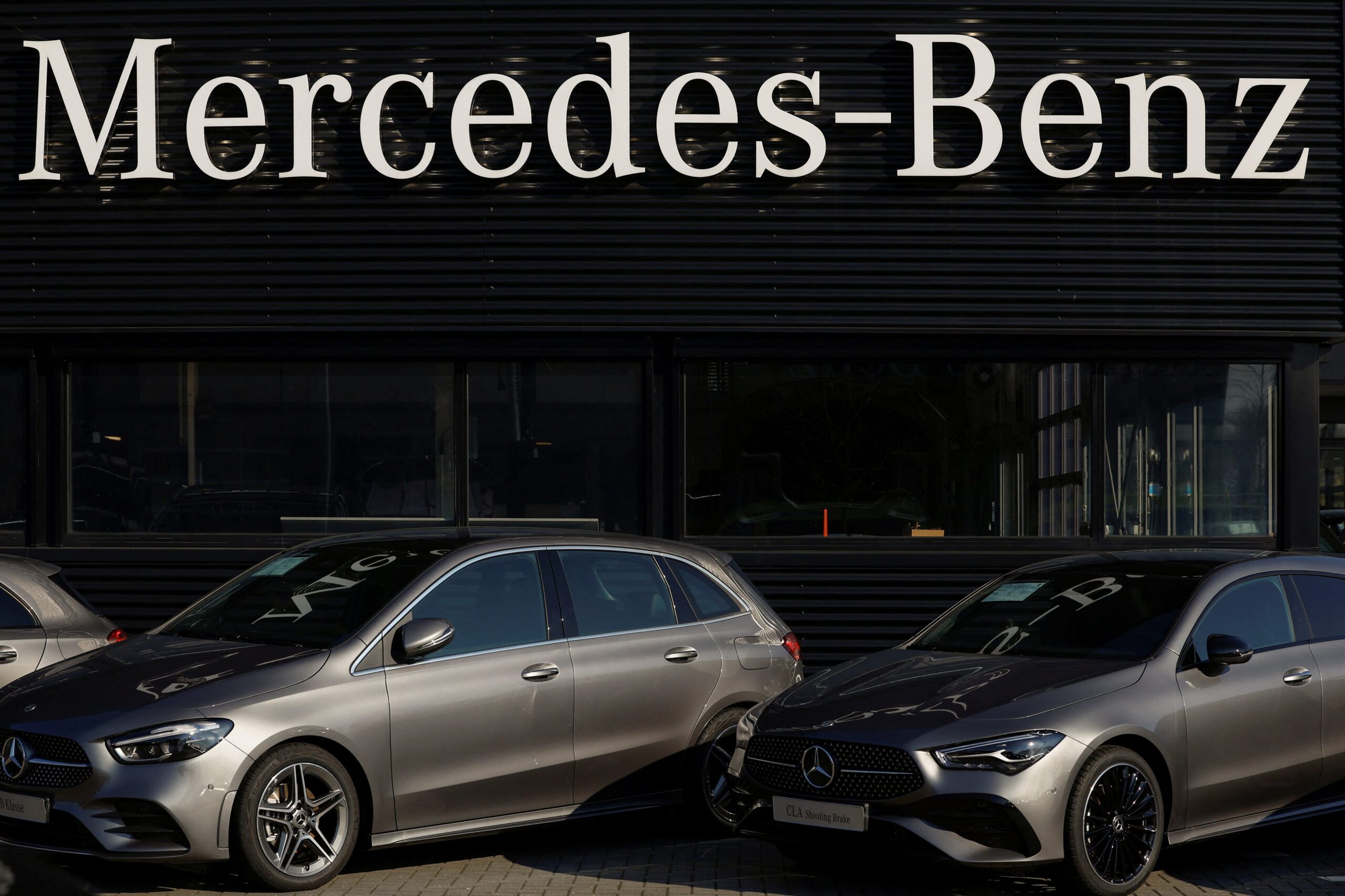 Mercedes-Benz, Tuscaloosa, Alabama, otomotiv üretimi, Donald Trump, otomobil tarifeleri, ABD yatırımı, otomotiv endüstrisi, ithalat tarifeleri, küresel otomotiv, Center for Automotive Research, Hyundai, GM, GLE, GLS, EQE SUV, EQS SUV, Mercedes-Maybach, kar tahminleri, CO2 emisyonları, Çin rekabeti
