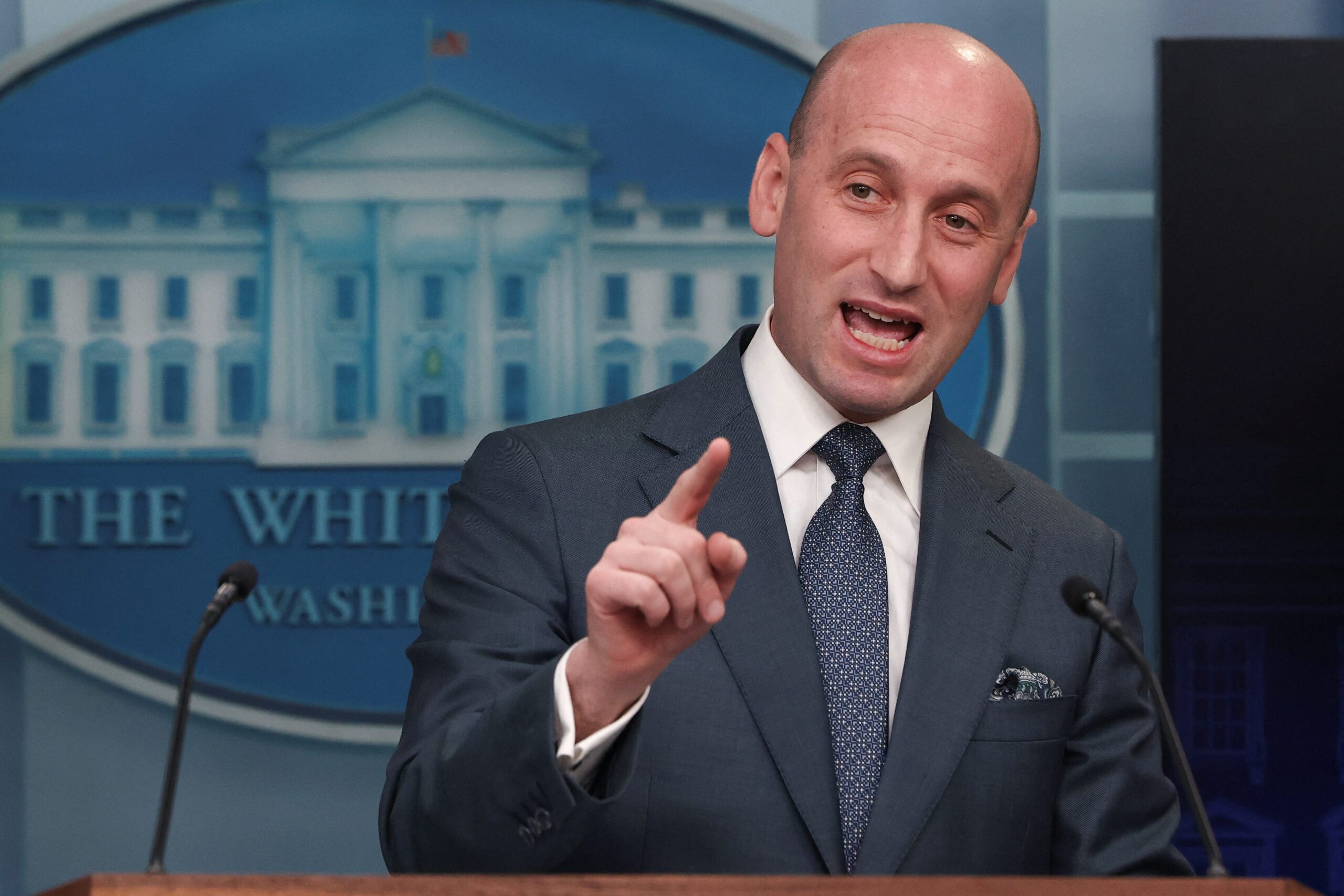 Donald Trump, DEI, Çeşitlilik, Eşitlik ve Kapsayıcılık, Liyakat Sistemi, İş Hayatı, Kurumsal Amerika, Ayrımcılık, İşe Alım, Yönetici, S&P 100, Irksal Adalet, İşgücü, Karoline Leavitt, Stephen Miller, Amerika First Legal, Kota, İşveren, İş Hukuku, Yönetim, Ekonomi, İnovasyon, İstihdam, Kültür, Siyasi Baskı, Irk, Cinsiyet, Azınlık, George Floyd, Toplumsal Cinsiyet Eşitliği, Beyaz Saray, ABD, Haberler, Analiz, Politika, Şirket, İş Dünyası
