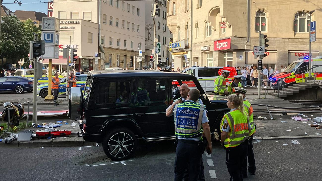 Stuttgart, kaza, ölüm, araç, insan grubu, yaralanma, polis, savcılık, Stuttgart Innenstadt, trafik kazası, Almaniya, haber, son dakika
