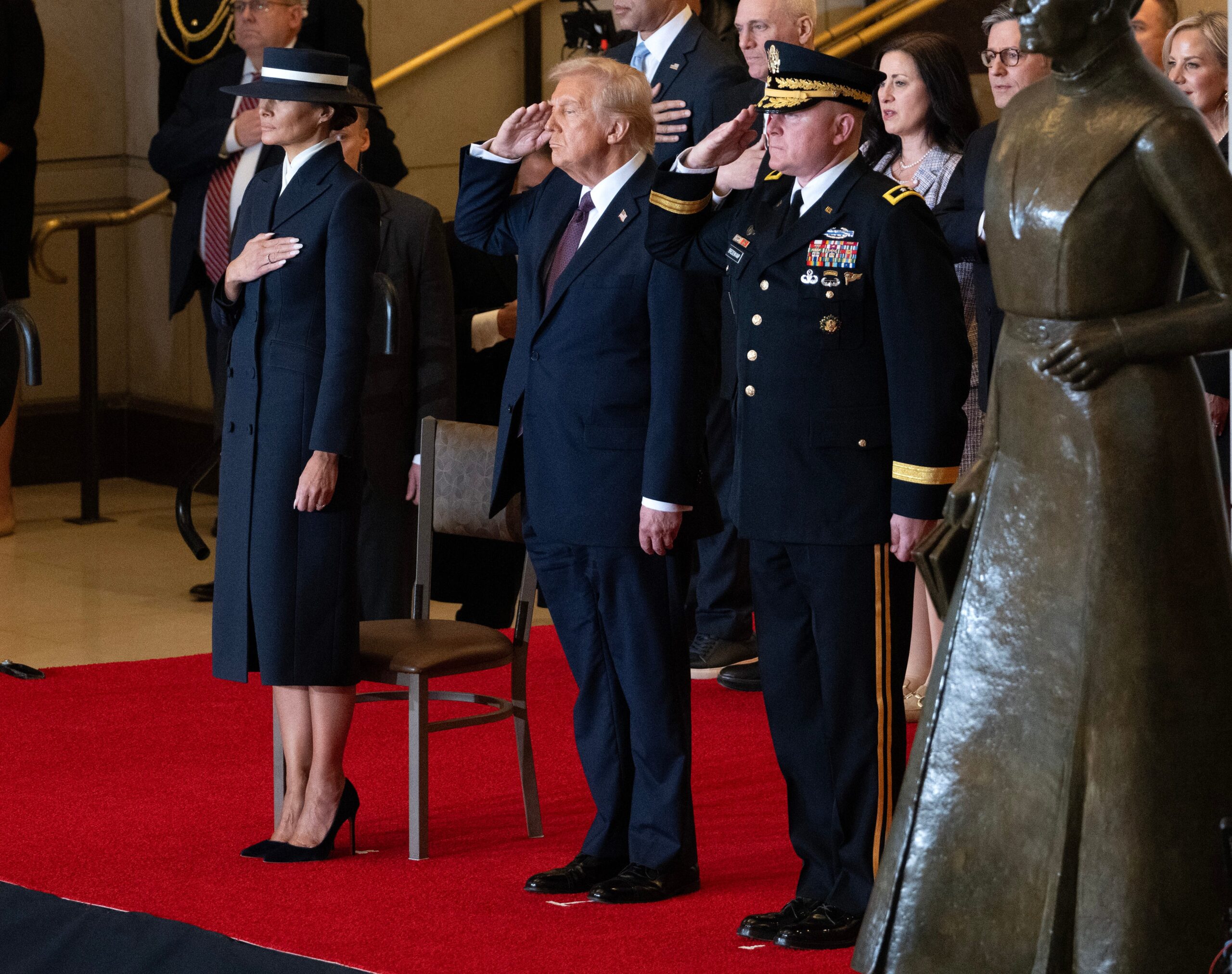 ABD Ordusu, askeri geçit töreni, Donald Trump, 250. yıl dönümü, 14 Haziran, Başkanlık Doğum Günü, Anayasa Caddesi, Beyaz Saray, zırhlı araçlar, birlikler, Devrim Savaşı, Ordu Korucuları, Stryker, Teröre Karşı Küresel Savaş, askeri tören, Bağımsızlık Günü, Pentagon, Golden Knights, paraşüt takımı, M-1 Abrams tankları, II. Dünya Savaşı Sherman tankları
