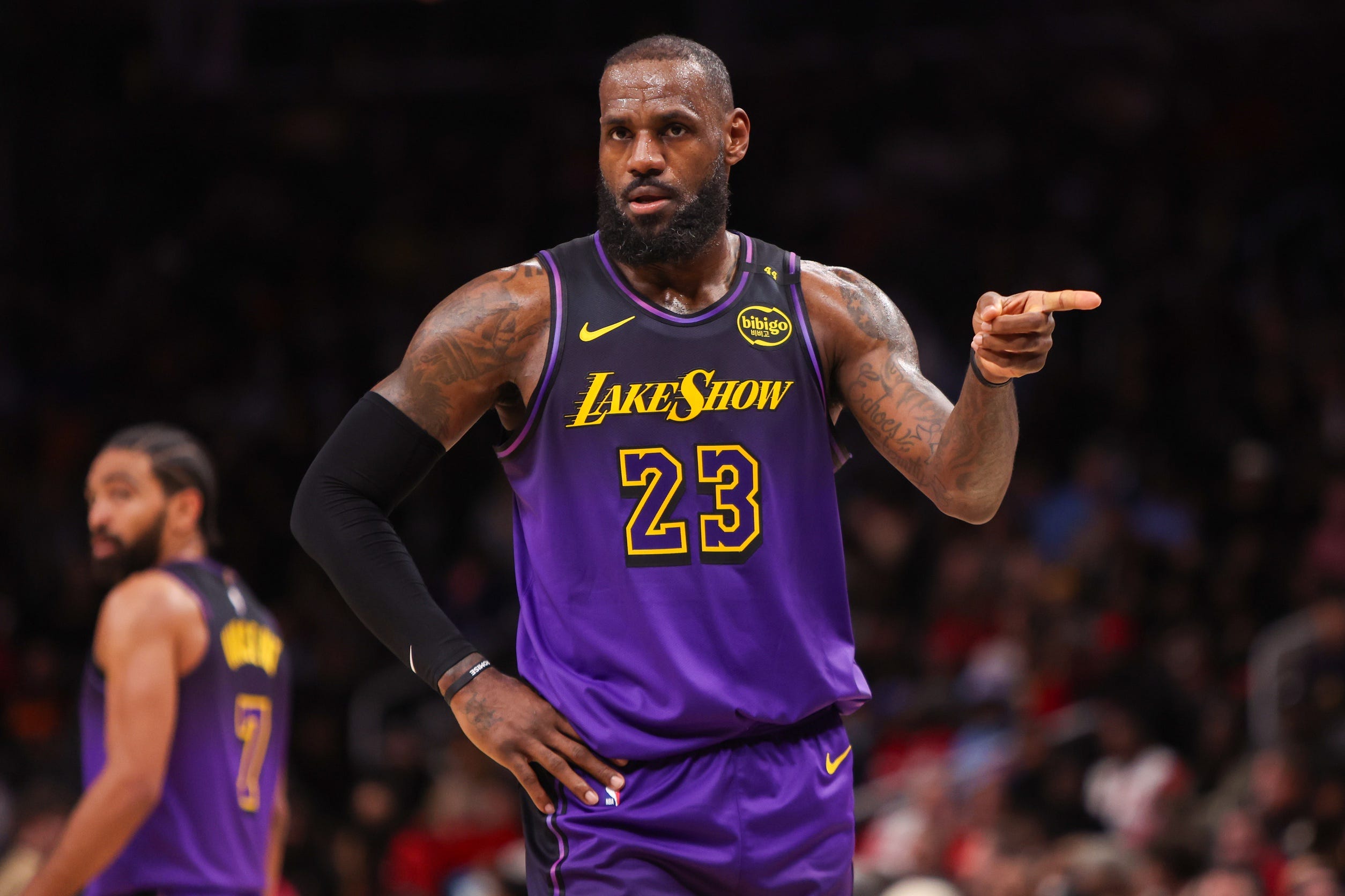 LeBron James, Los Angeles Lakers, NBA Playoffs, Minnesota Timberwolves, emeklilik, sözleşme, serbest oyuncu, takas, Bronny James, JJ Redick, Luka Doncic, Jeff Zillgitt, NBA haberleri, basketbol, GOAT, Naismith Basketball Hall of Fame, ABD Olimpiyat Takımı, serbest kalma maddesi, NBA Kolektif İş Sözleşmesi, Steph Curry, Golden State Warriors, Paris Olimpiyatları 2024, Lakers Land, baba-oğul ikilisi, en skorer oyuncu, Kareem Abdul-Jabbar, Miami Heat, Cleveland Cavaliers
