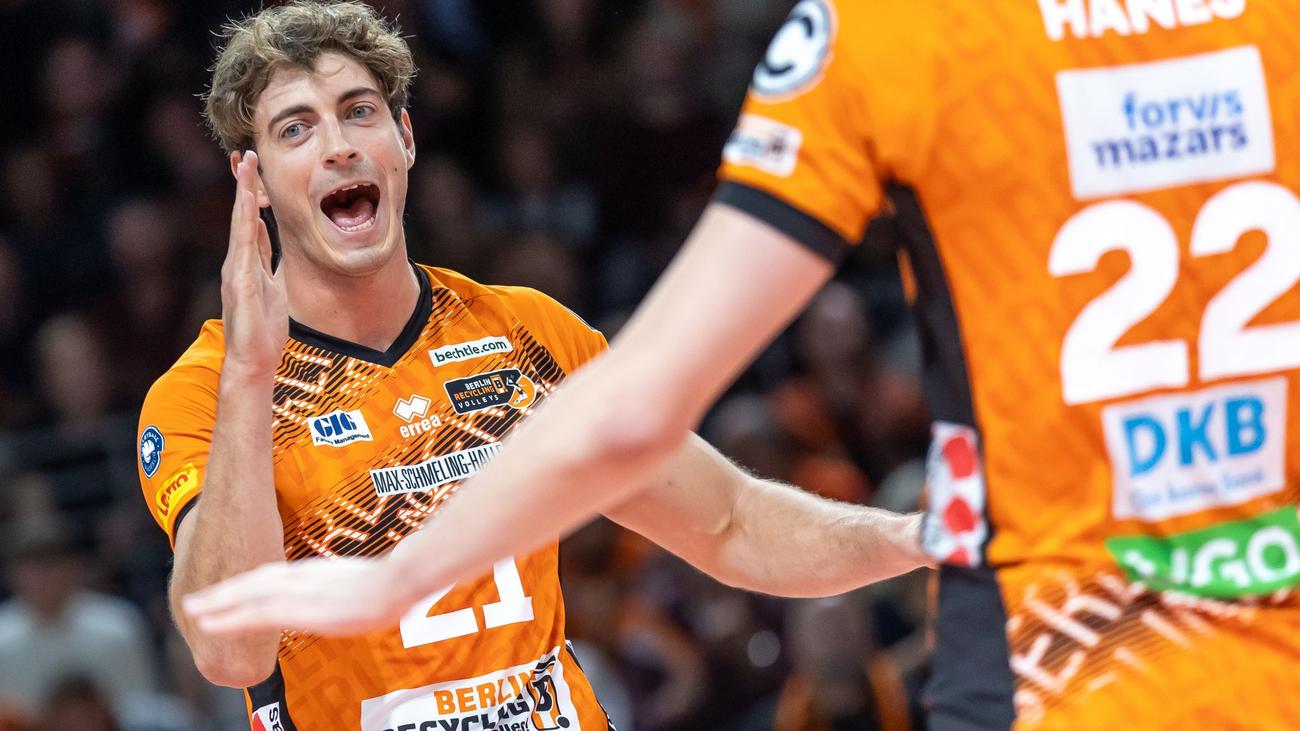 Berlin Volleys, Alman Voleybol Şampiyonluğu, Nolan Flexen, transfer, dış smaçör, voleybol, Jake Hanes, Moritz Reichert, Nehemiah Mote, Johannes Tille, Tobias Krick, Jan Fornal, Adam Kowalski, Djifa Amedegnato, Arthur Wehner, Maximilian Treiter, VC Olympia Berlin, Alman yetenekler, Kaweh Niroomand, voleybol transferleri, voleybol haberleri.
