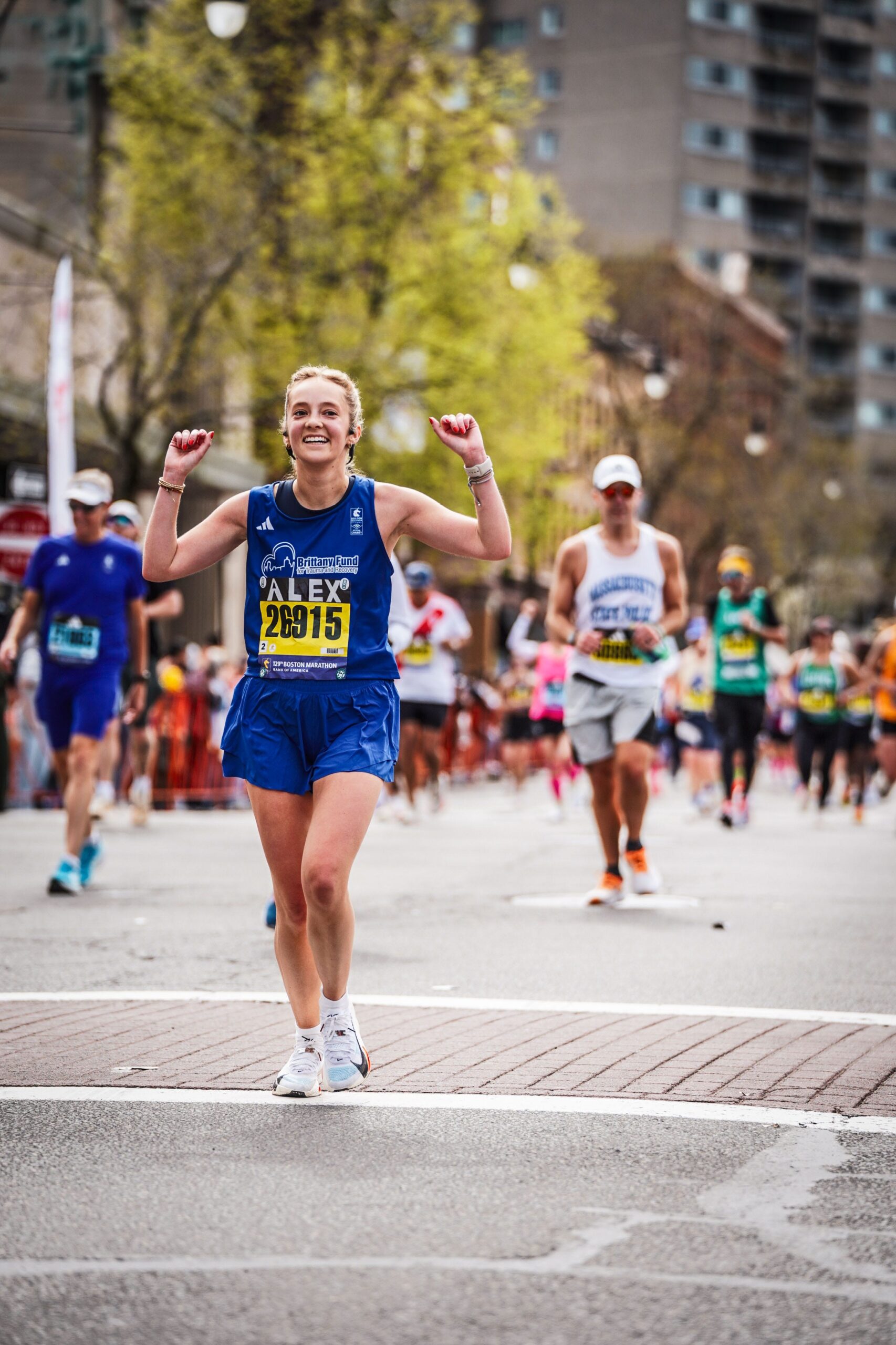 Alex Mayer, Boston Maratonu, ADEM, akut dissemine ensefalomiyelit, otoimmün hastalık, iyileşme, fizik tedavi, ilham, motivasyon, başarı, umut, engel aşma, koşu, maraton, nörolojik hastalık, sağlık, mental sağlık, iyi haberler, insanlık, mutluluk, zafer, kişisel gelişim, direnç, azim, kararlılık, iyilik
