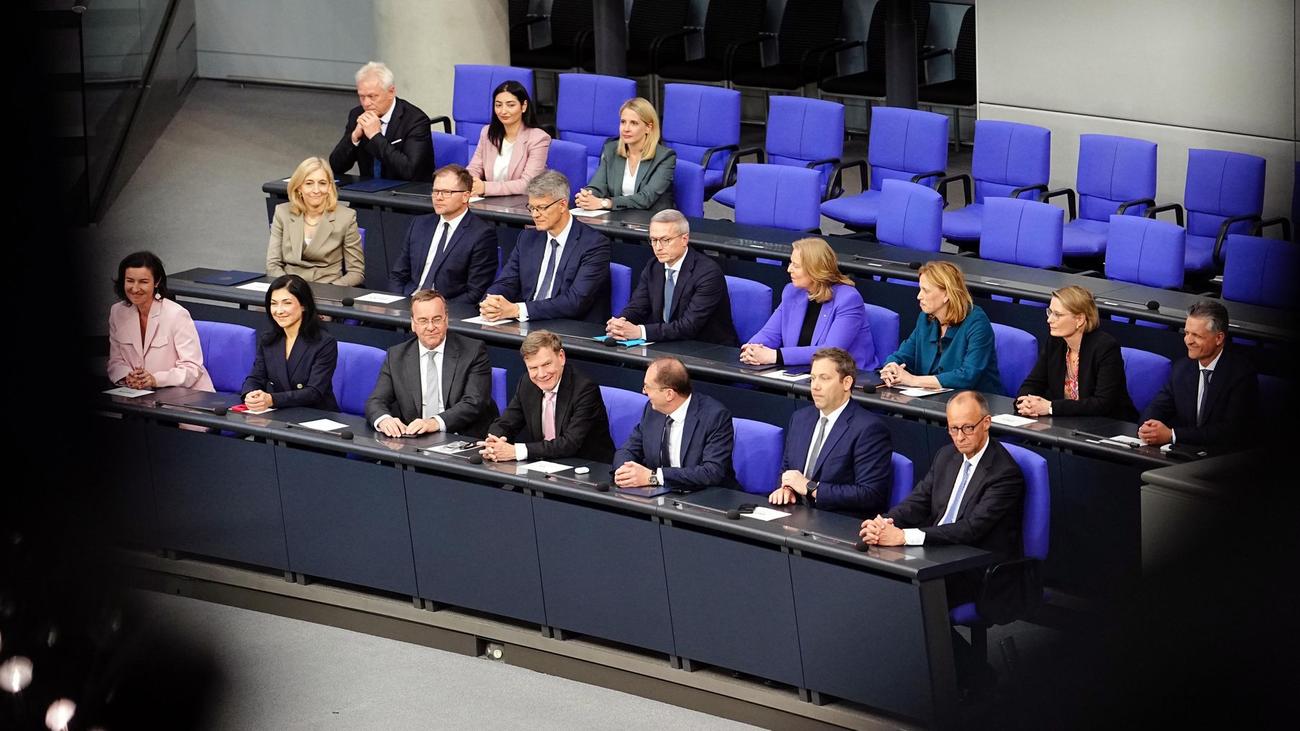Almanya, Federal Hükümet, CDU, CSU, SPD, Friedrich Merz, Lars Klingbeil, Olaf Scholz, Kanzler seçimi, Kabine, Sınır kontrolleri, Göç, Donald Tusk, Polonya, Fransa, Ukrayna savaşı, koalisyon
