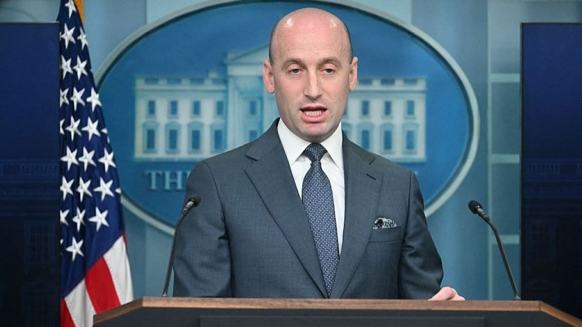 Joe Biden, Stephen Miller, Donald Trump, transseksüel politikalar, hapishane tecavüzü, çocuk istismarı, cinsiyet değiştirme, cinsiyet kimliği, biyolojik cinsiyet, kadın hapishanesi, erkek hapishanesi, federal fon kesintisi, Maine Department of Corrections, Pam Bondi, Fox News, çocukların cinsiyet değişimi, ebeveyn hakları, kadın sporları, erkek sporları, K-12 sistemi, cinsel yönelim, cinsiyet ayrımı, çocuk koruma, eğitim politikası, Trump yönetimi, Biden yönetimi, trans bireyler, cinsiyet geçişi, tıp tedavisi, hükümlü hakları
