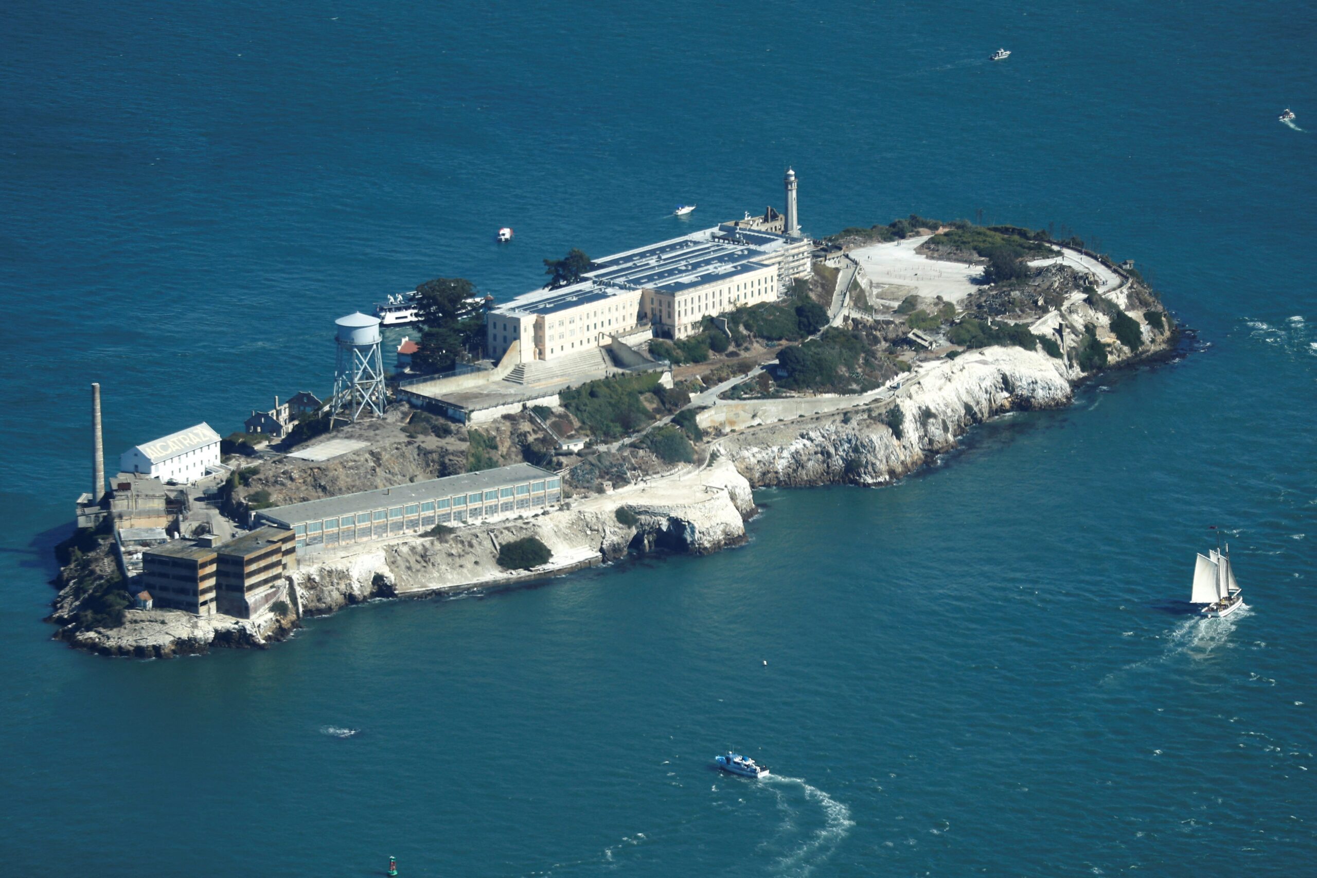 Donald Trump, Alcatraz, Federal Bureau of Prisons, Amerika'nın en acımasız suçluları, yeniden açılma, Alcatraz'ın yeniden inşası, Al Capone, San Francisco, hapishane, cezaevi, suç, adalet, İç Güvenlik Bakanlığı, FBI, Truth Social, maliyet, federal hapishane
