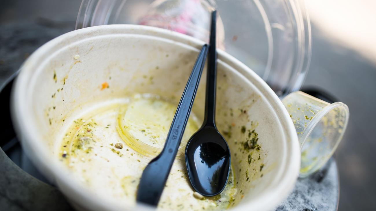 Einweg-Kaffeebecher, Essensboxen, Verpackungssteuer, Tübingen, Bundesverfassungsgericht, Bremen, Kommunen, Abgabe, Einweggeschirr, Müllreduzierung, Schnellrestaurants, Steuer, Deutschland, Nordwesten
