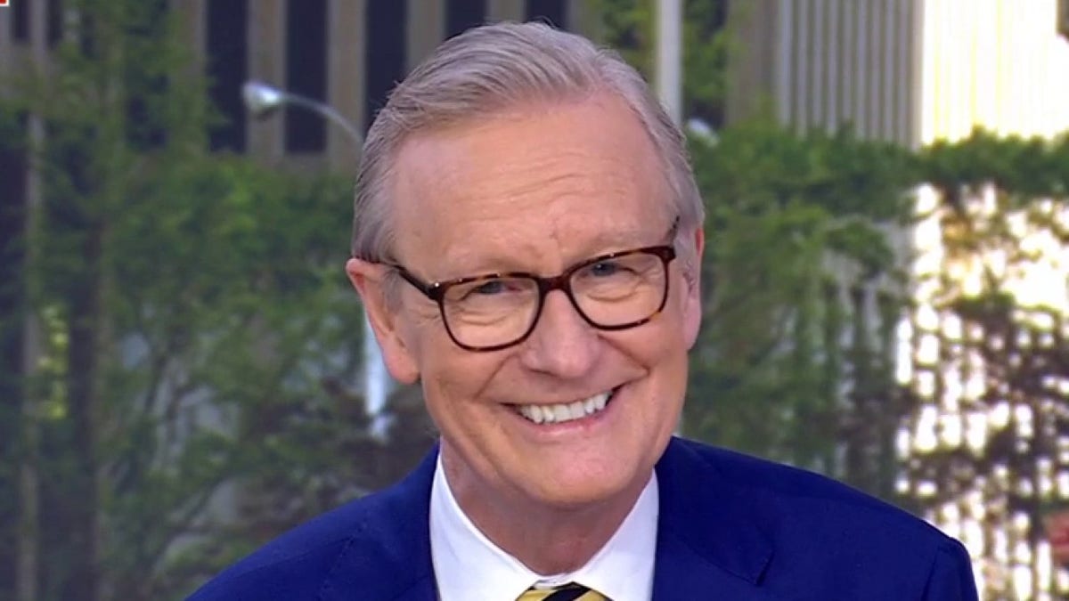 Here are some meta keywords in Turkish, tailored for the article about Steve Doocy's transition at Fox & Friends, aiming to cover relevant search terms:

Steve Doocy, Fox & Friends, Fox Haber, Sunucu Değişikliği, Sabah Haberleri, ABD Haberleri, Donald Trump, Aile Zamanı, Florida, Haber Yorumu, Medya, Televizyon, Torunlar, Kahvaltı, Kariyer, İş Hayatı, Basın, Gazetecilik, Suzanne Scott, Fox News Media, Steve Doocy'nin yeni görevi
