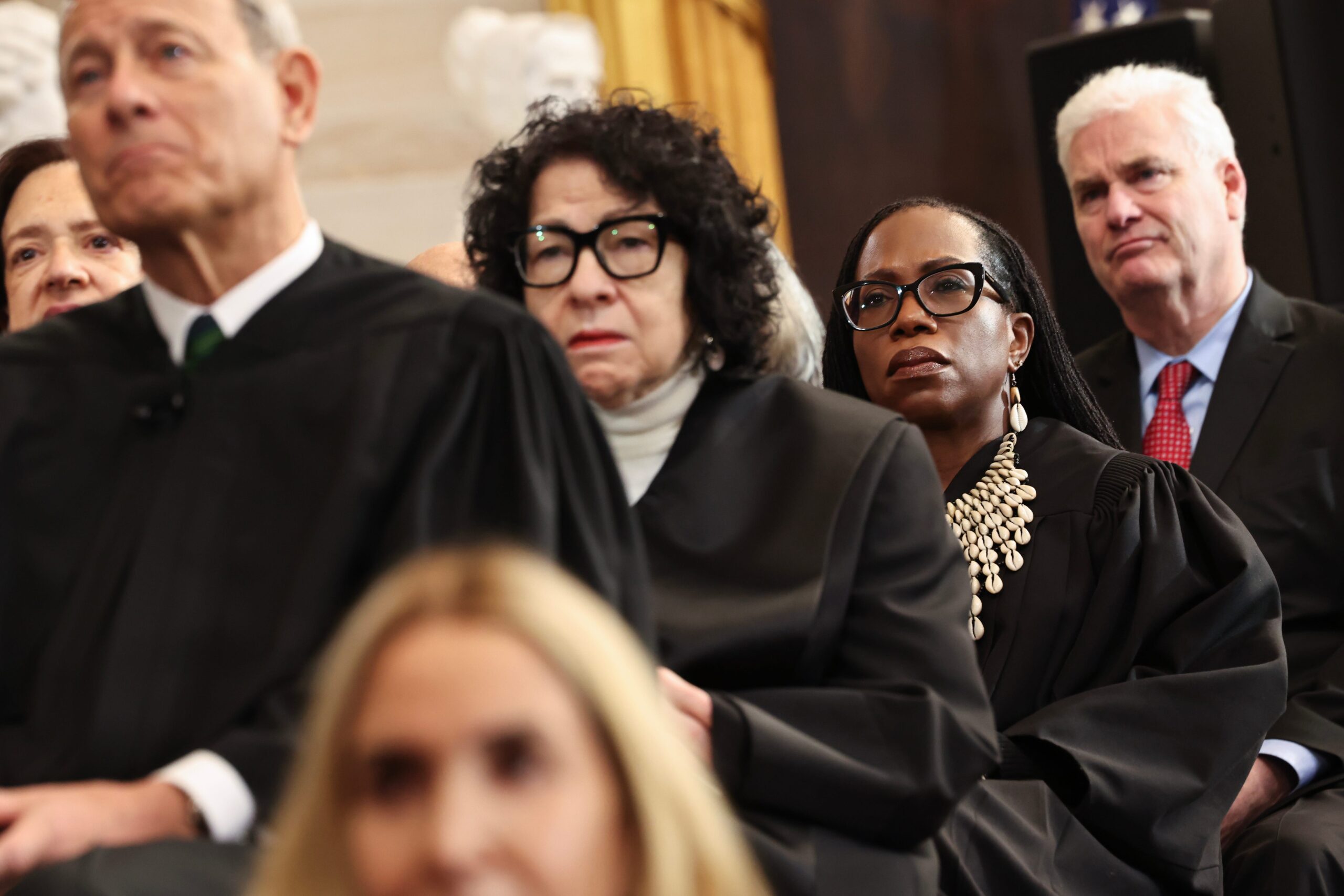 Meta anahtar kelimeler: Ketanji Brown Jackson, Donald Trump, ABD Yüksek Mahkemesi, Yargıçlar, Yargı Bağımsızlığı, John Roberts, Anayasa Krizi, Siyasi Baskı, Yargı Tehdidi, Trump Yönetimi, Yargısal Engeller, Hukukun Üstünlüğü, Demokratik Kurumlar, ABD Siyaseti, Yargıçlar Konferansı, Puerto Rico
