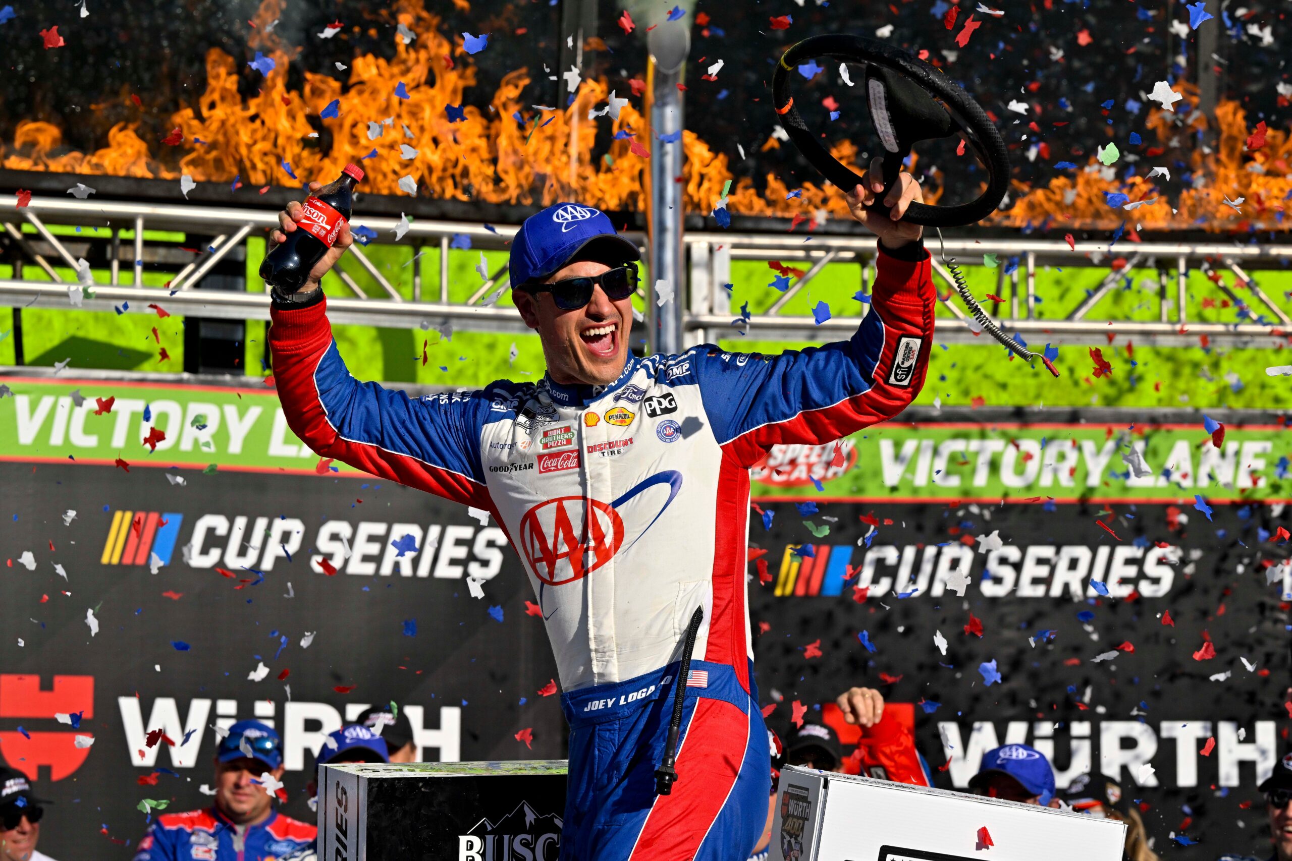 Joey Logano, NASCAR, Wurth 400, Texas Motor Speedway, Ryan Blaney, Ross Chastain, Yarış, Kupa Serisi, Sonuçlar, Şampiyon, Motor sporları, Yarış özeti, Postseason, Eleme, Araba yarışı, Otomobil yarışı, Kazalar, Denny Hamlin, Kyle Larson, Erik Jones, Austin Cindric, Tyler Reddick, Josh Berry, Chris Buescher, Bubba Wallace, Jesse Love, Kyle Busch

