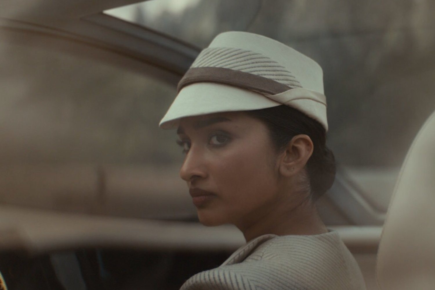 Andor, Star Wars, Cinta, Varada Sethu, Ghorman, İsyan, Ölüm, Karakter Analizi, Röportaj, Variety, Rogue One, Ben Miles, Tay Kolma, Mon Mothma, Dizi, Sezon Bir, Spoiler, Meta, Anahtar Kelimeler
