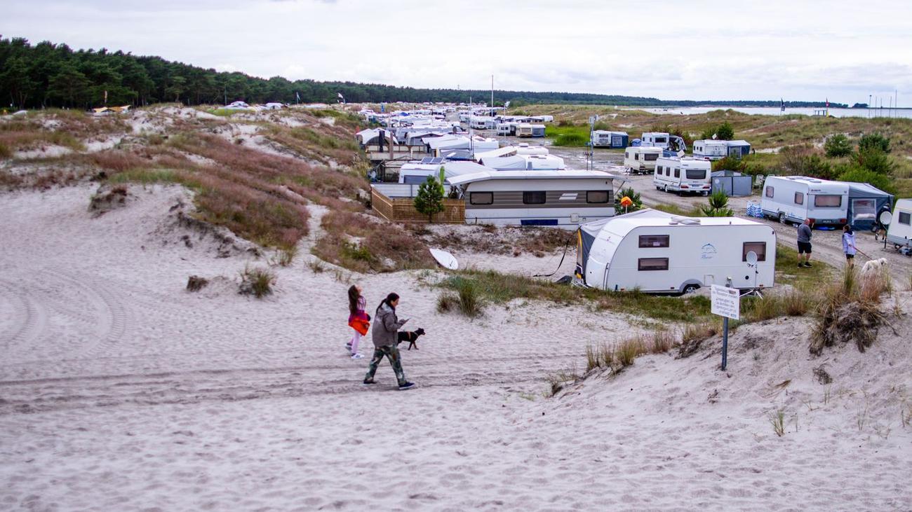 Stralsund Bölge Mahkemesi, Prerow, Gökkuşağı Kampı, Mecklenburg-Vorpommern, kira sözleşmesi, Regenbogen AG, Campers Friend, kamp alanı, hukuki anlaşmazlık, tahliye, zarar tazmini, sezonluk işletme, Schleswig-Holstein
