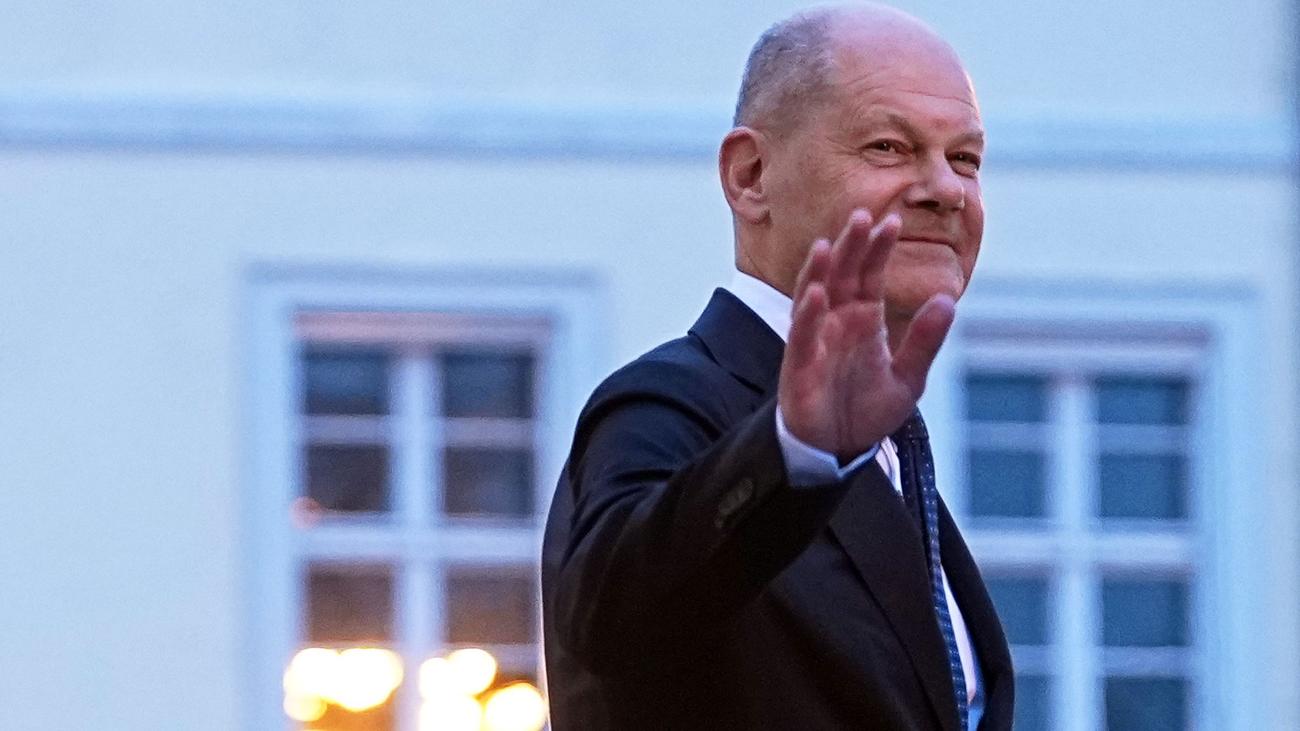 Olaf Scholz, AfD, Aşırı Sağ, Yasak Prosedürü, Federal Anayasa Mahkemesi, Federal Anayasa Koruma Dairesi, Almanya, Alman Şansölyesi, Politik Risk, Siyasi İstikrar, Halkın Endişeleri, Seçmen Davranışı, Aşırı Sağcı Parti, Seçim Başarısı, Siyasi Yorum, Haber Analizi, Politik Gündem, Siyasi Tartışma, Siyasi Çözüm
