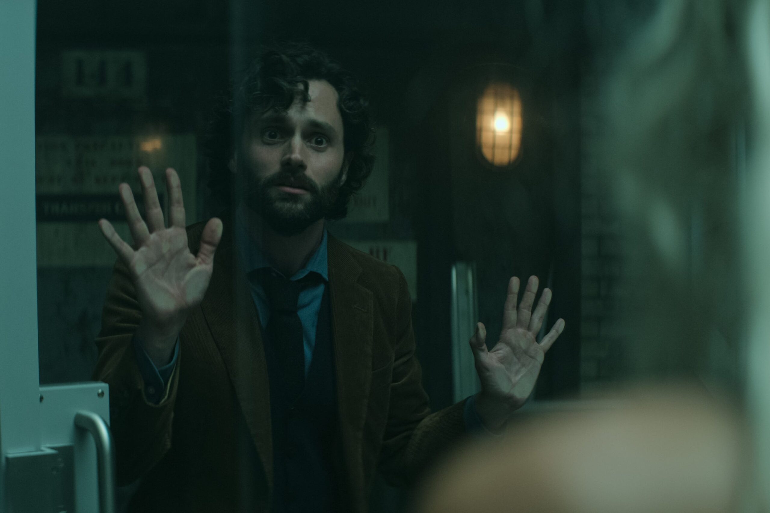 Penn Badgley, Gossip Girl, You, Netflix, dizi seti, kulis, mekanlar, Joe Goldberg, Dan Humphrey, Blair Waldorf, Waldorf suitleri, Humphrey loftu, çekim yerleri, Saman Shafiq, USA TODAY, son sezon, Penn Badgley röportajı, Cecily von Ziegesar, kitap uyarlaması, dedikodu, lise draması, New York, Upper East Side, oyuncular, Blake Lively, Leighton Meester, Ed Westwick, Chace Crawford, Michelle Trachtenberg, kafes, Mooney's Bookstore, Penn Badgley geleceği
