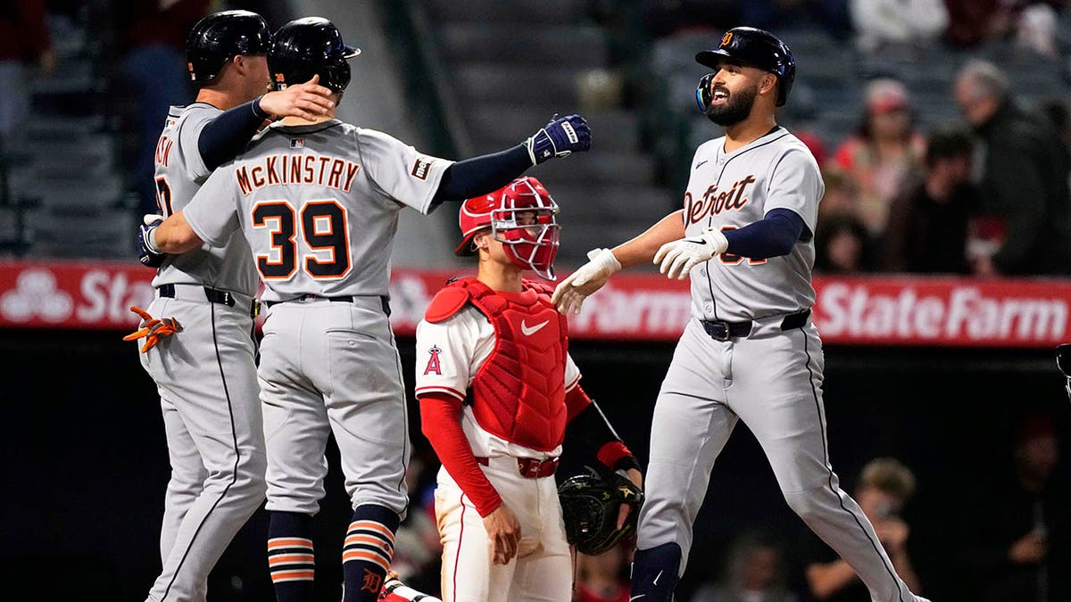 Here are some meta keywords in Turkish for the article, separated by commas:

Riley Greene, Detroit Tigers, MLB, Beyzbol, Home Run, Rekor, Los Angeles Angels, Kenley Jansen, Jake Eder, Magglio Ordonez, Al Kaline, Spor Haberleri, Beyzbol Tarihi, Detroit Tigers Haberleri, Riley Greene Rekoru, Beyzbol Ligi, Amerikan Ligi, Tigers, Angels, 9. inning, Dokuzuncu Inning