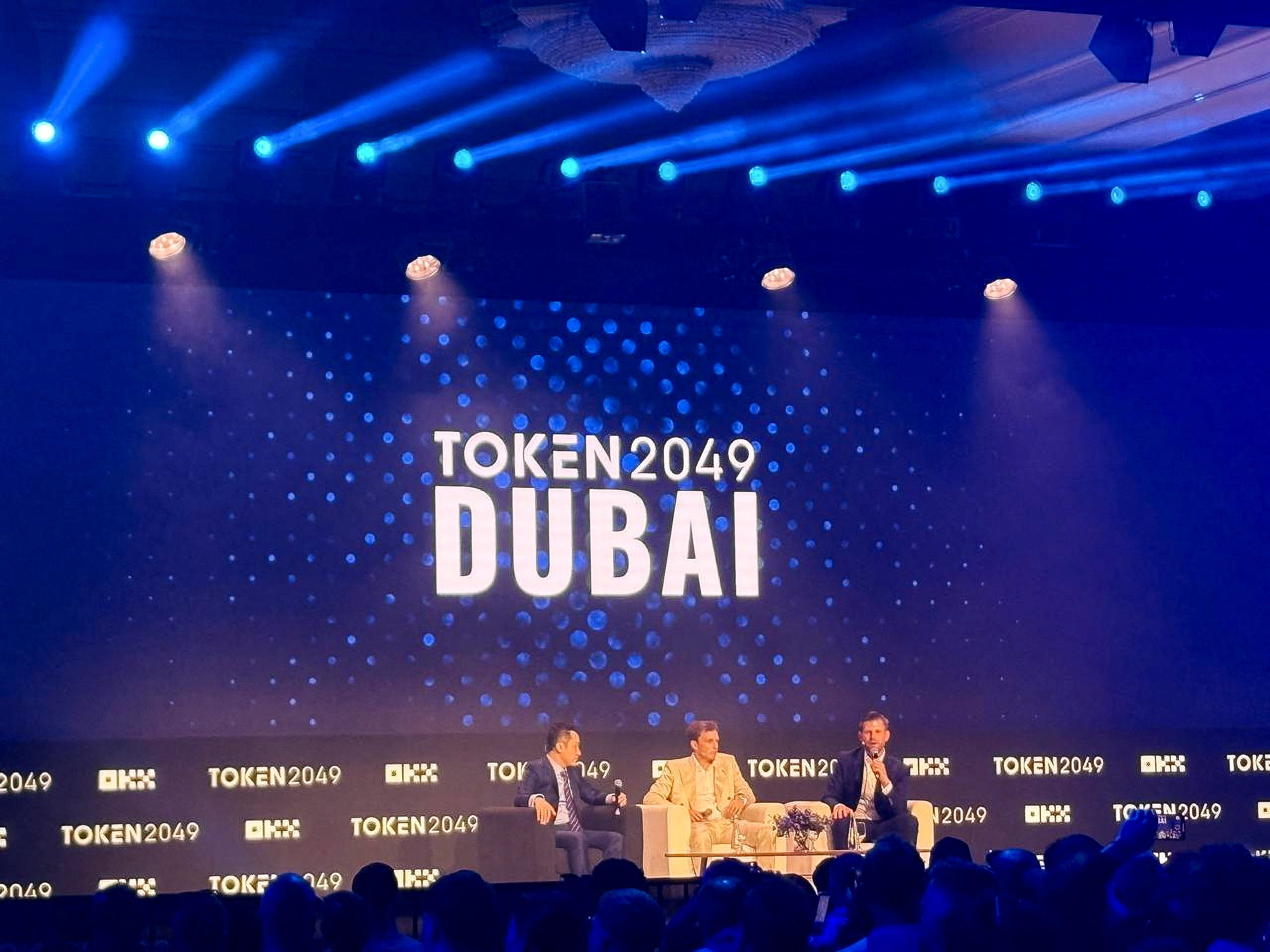 Donald Trump, Dünya Özgürlük Finans, Kripto Para, USD1, Stablecoin, Binance, MGX, Abu Dabi, Yatırım, Zach Witkoff, Elizabeth Warren, Senato, GENIUS Act, Rüşvet, Changpeng Zhao, Justin Sun, Tron, Kripto Başkan, Çıkar Çatışması, Etik, U.S. Hazine Tahvilleri
