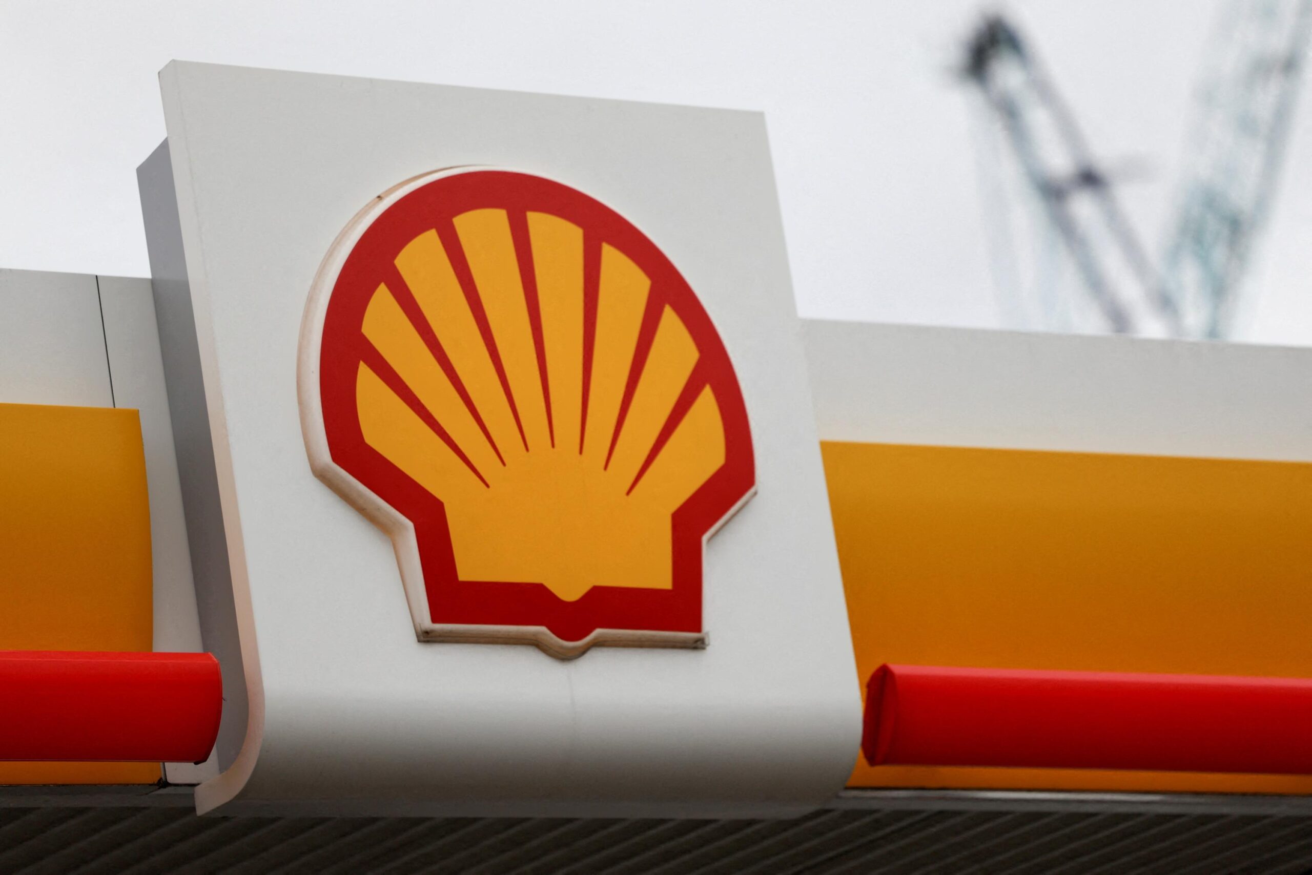 Shell, petrol şirketi, kazanç, kar, mali performans, hisse geri alımı, Wael Sawan, petrol fiyatları, BP, TotalEnergies, enerji sektörü, finansal sonuçlar, ilk çeyrek, maliyet düşürme, yapay zeka, teknoloji, hissedarlar, İngiliz petrol devi

