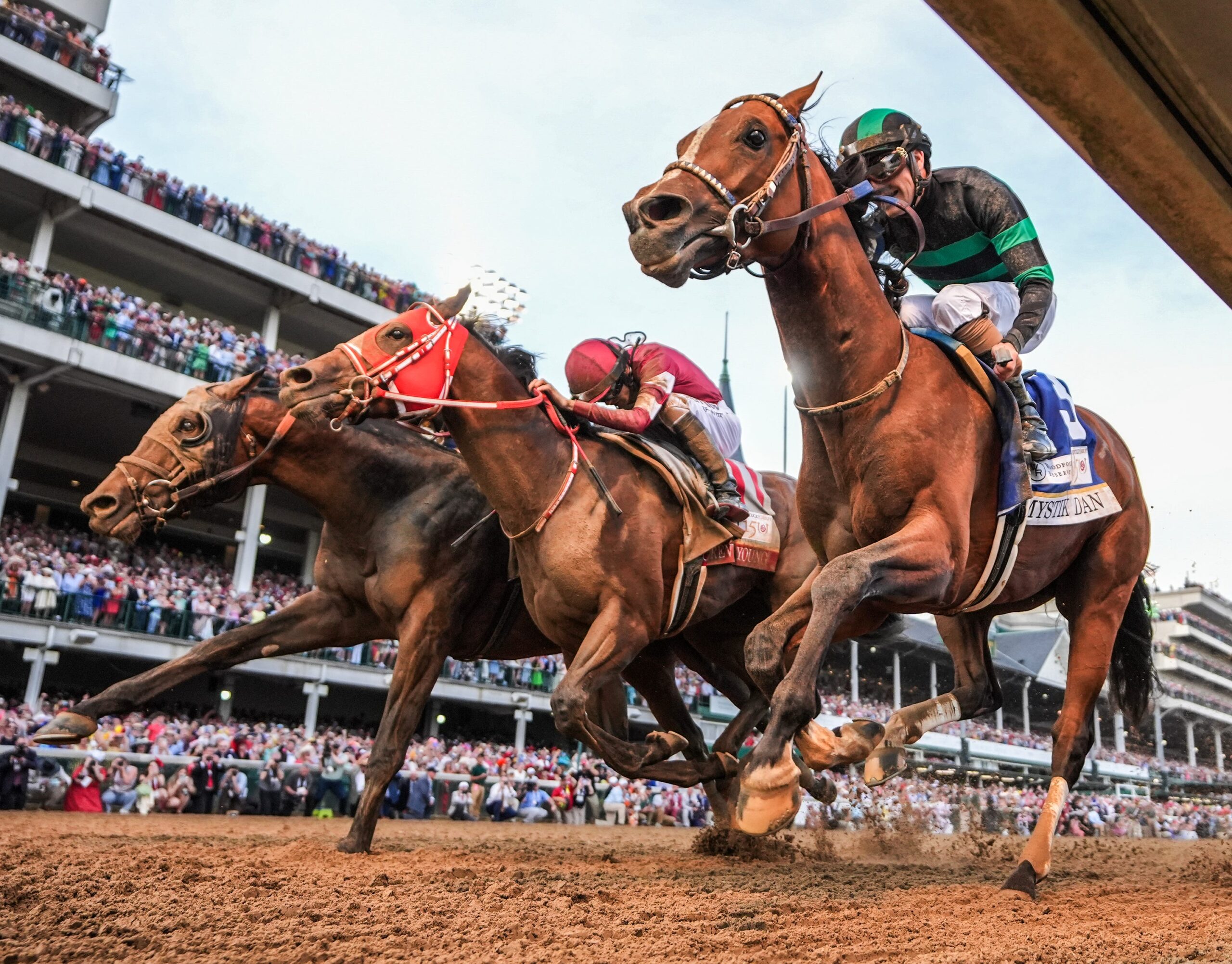 Kentucky Derby, at yarışı, Churchill Downs, Triple Crown, 2025 Kentucky Derby, at yarışı kazananları, yarış zamanları, bahis, gazetecilik, Mystik Dan, Sierra Leone, Forever Young, yarış sonuçları, Toby Keith, Render Judgment, yarış akışı, Fubo, Peacock, at yarışı favorileri, Triple Crown kazananları
