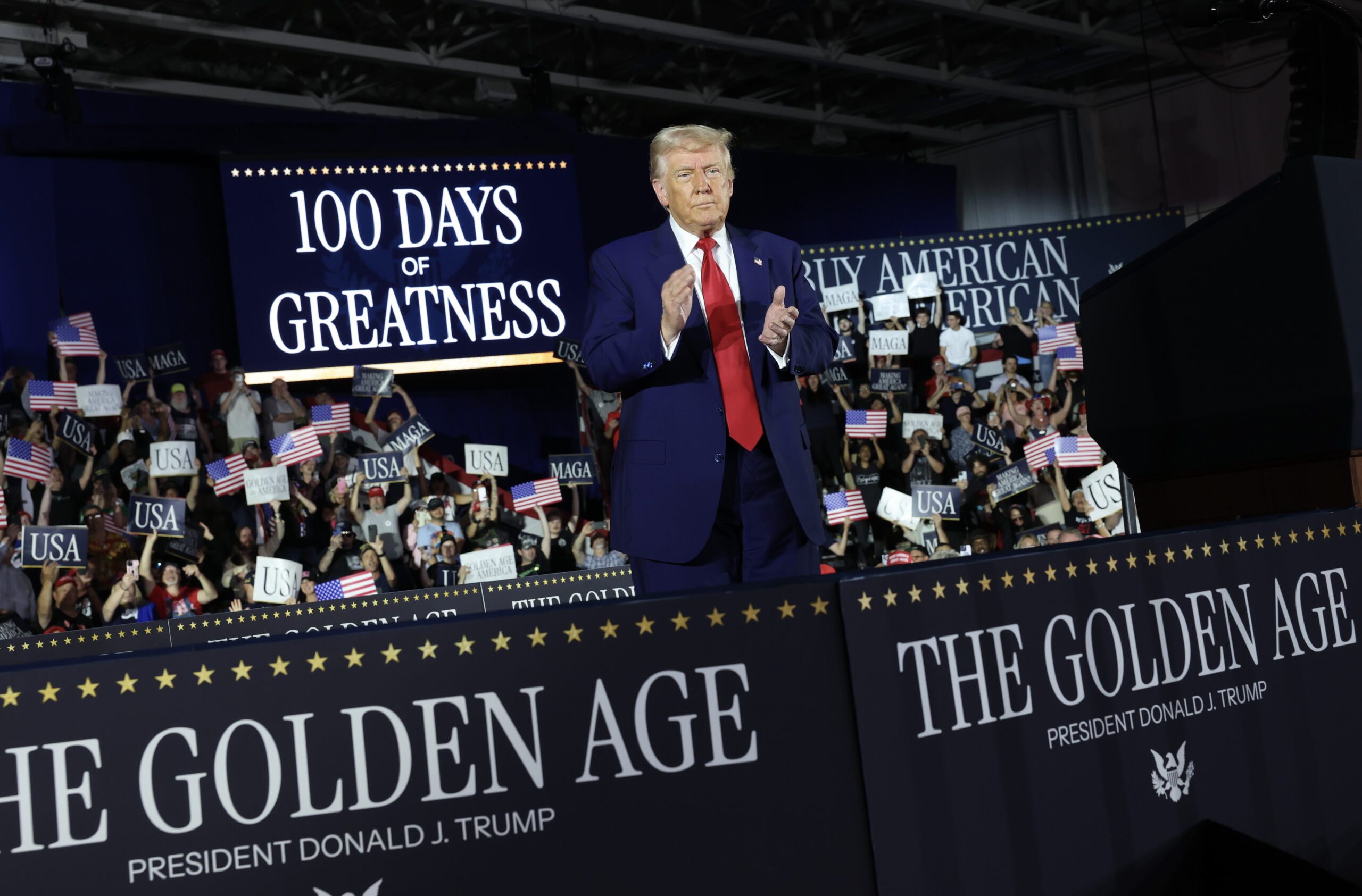 Donald Trump, popülarite, kamuoyu yoklaması, ekonomi, ticaret, tarifeler, göç, sınır politikası, sınır dışı, çeşitlilik, eşitlik, kapsayıcılık, federal hükümet, harcamalar, eğitim bakanlığı, yükseköğretim, hükümet verimliliği, Elon Musk, DOGE, seçimler, kamuoyu, 2026 seçimleri
