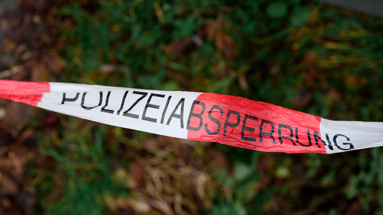 Eschenbach, Oberpfalz, okul tahliyesi, tehdit e-postası, Gymnasium, Wirtschaftsschule, öğrenci, öğretmen, polis operasyonu, arama, köpekler, sahte alarm, dolaşım sorunları, sıcak hava, Neustadt an der Waldnaab, okul güvenliği, tehdit değerlendirmesi, polis açıklaması
