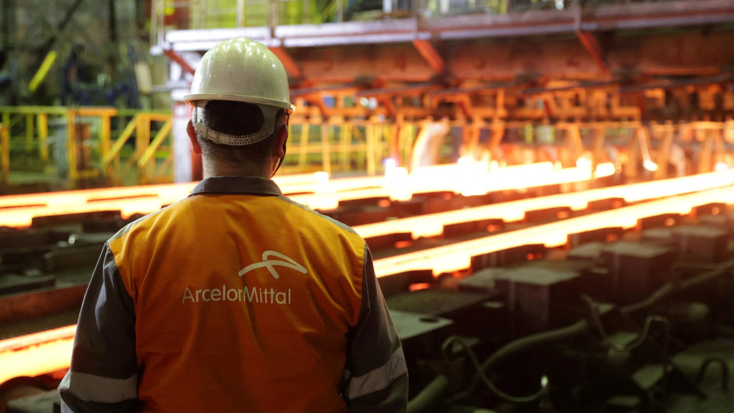 ArcelorMittal, Dunkerque, millileştirme, işten çıkarmalar, işçi hakları, François Mitterrand, Olivier Faure, Marine Tondelier, François Ruffin, Aurélie Trouvé, sol, siyaset, istihdam, savunma sanayi, otomotiv, enerji, ekonomik egemenlik, Fransa
