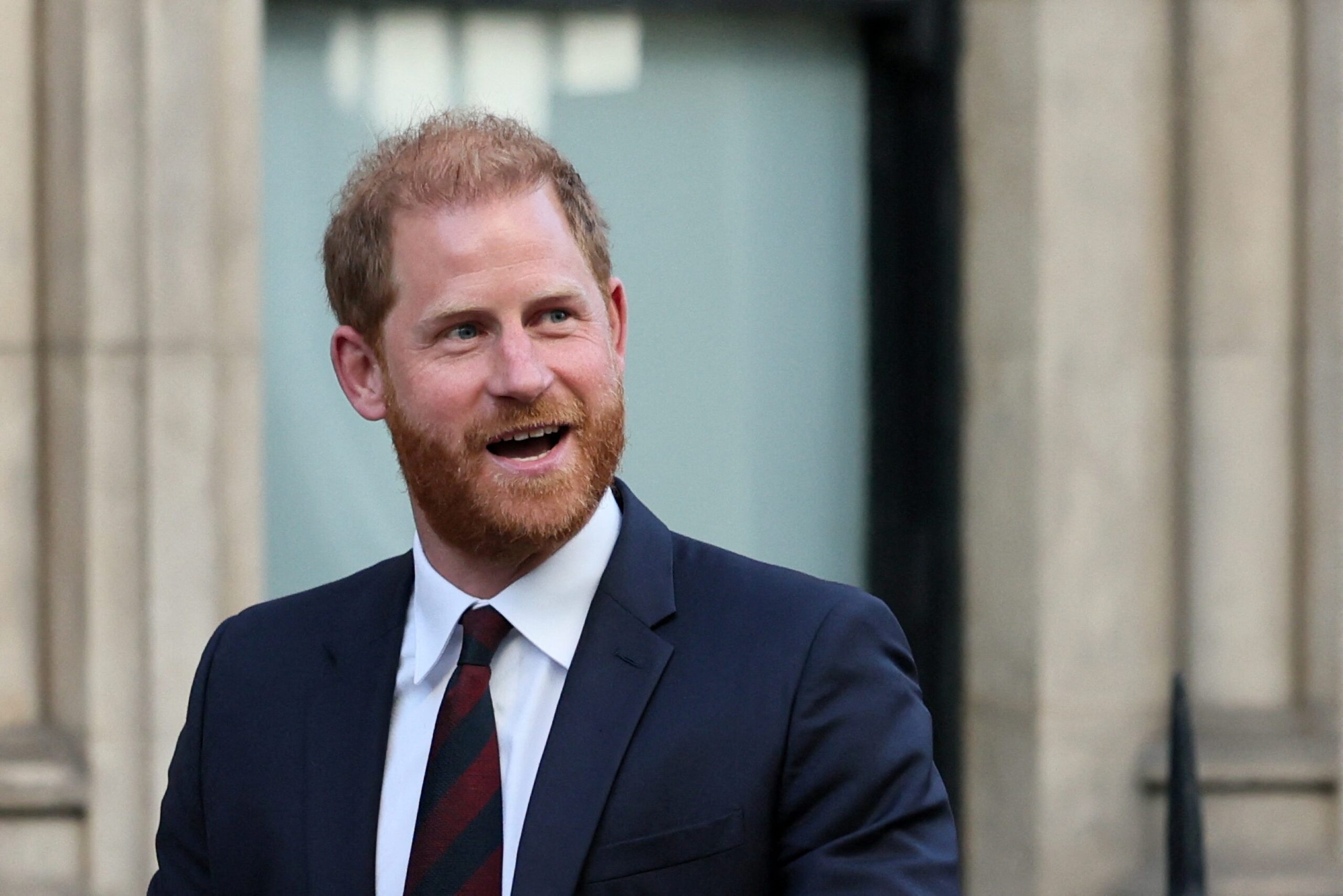 Prens Harry, İngiltere, güvenlik, yasal mücadele, Home Office, Meghan Markle, Archewell, Netflix, kraliyet ailesi, Archie, Lilibet, polo, mahkeme kararı, İngiltere ziyaretleri, Shaheed Fatima, ABD Açık Polo Şampiyonası, Sussex Dükü, güvenlik detayı, kişisel güvenlik, mahkeme, temyiz, güvenlik riski, İngiliz hükümeti, güvenlik düzenlemesi, kraliyet görevleri, tartışma, magazin, Prens William, Kate Middleton, güvenlik endişesi, medya, 