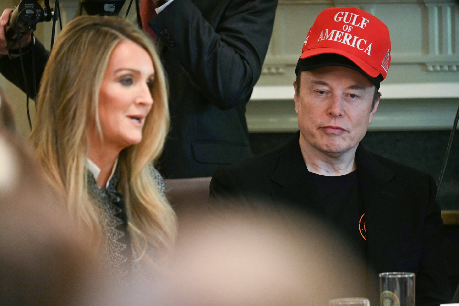 Grok, Elon Musk, xAI, MAGA, yapay zeka, sohbet robotu, seçim yanlış bilgilendirmesi, ırkçı hakaretler, Trump, muhafazakar, liberal, önyargı, tarafsızlık, propaganda, finansman, siyaset, teknoloji, sosyal medya, X (Twitter), doğruluk, bağlam, algılama
