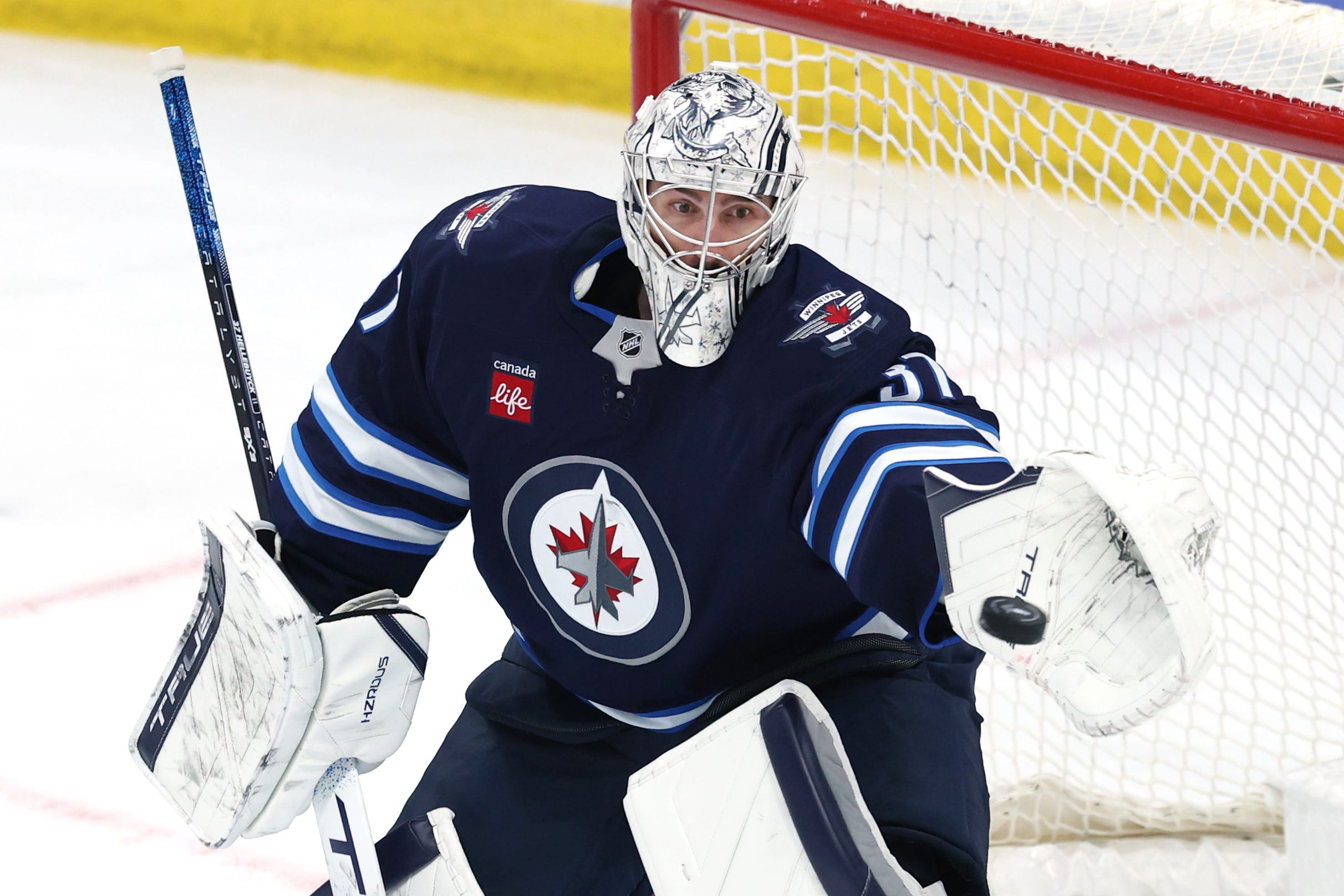 NHL, Hart Trophy, Leon Draisaitl, Connor Hellebuyck, Nikita Kucherov, MVP, Buz Hokeyi, Ödül, Vezina Trophy, Finalistler, Profesyonel Hokey Yazarları Derneği, Gol Kralı, Puan Lideri, Kaleci, Winnipeg Jets, Edmonton Oilers, Tampa Bay Lightning, Igor Shesterkin, Dominik Hasek, Jose Theodore, Carey Price, Art Ross Trophy, Hokey Haberleri, Hokey Analizi, Hokey Sezonu
