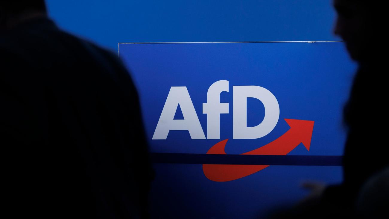 AfD, aşırı sağ, parti yasağı, Almanya, Berlin, siyaset, anayasa koruma, Raed Saleh, Cansel Kiziltepe, Ario Mirzaie, Felor Badenberg, Kai Wegner, Kristin Brinker, demokrasi, tehdit, muhalefet, yasama süreci, hukuk, iç politika.
