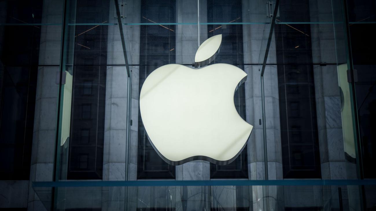 Apple, Donald Trump, Gümrük Vergileri, Tedarik Zinciri, iPhone, Hindistan, Vietnam, Çin, Üretim, Maliyetler, Finansal Sonuçlar, Gelirler, Hisse Senedi, Tim Cook, Ticaret Savaşı, Ekonomik Etki, Küreselleşme
