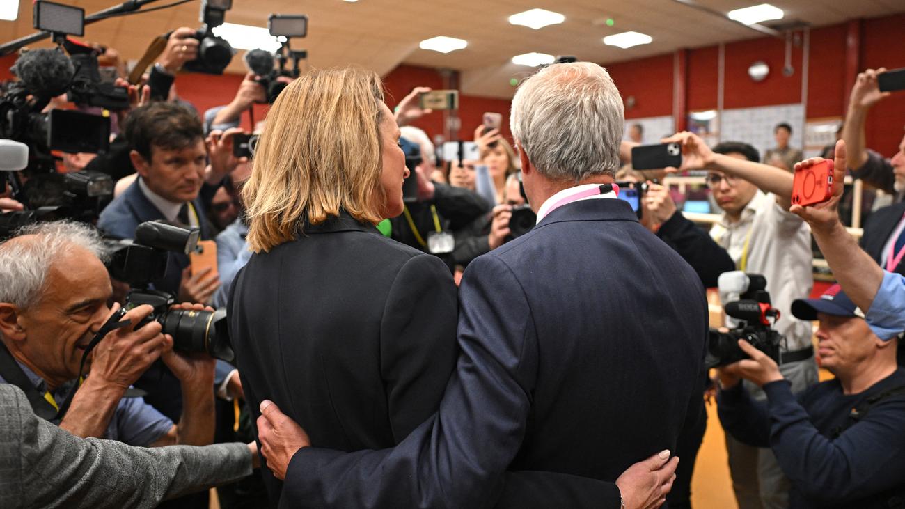 Nigel Farage, Reform UK, İngiltere, Birleşik Krallık, Seçim, Ara Seçim, Keir Starmer, İşçi Partisi, Sarah Pochin, Runcorn, Helsby, Parlamento, Siyasi Analiz, Brexit, Yerel Seçimler, Belediye Seçimleri, İngiliz Siyaseti
