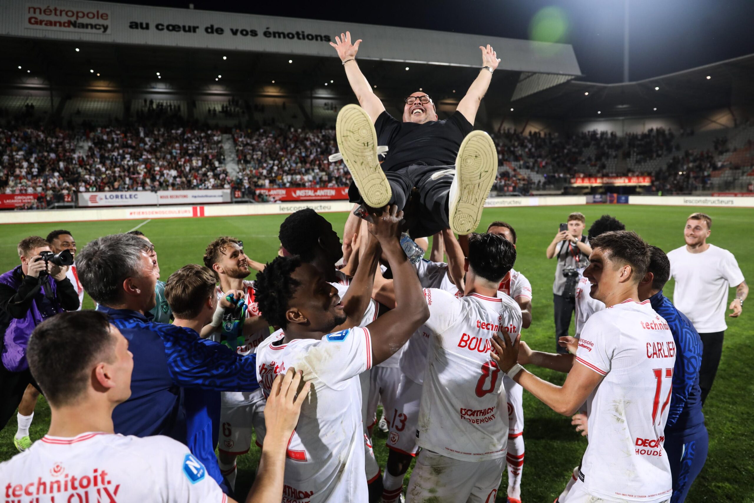 ASNL, Nancy, Ligue 2, promotion, National, football, Nîmes, sonuçlar, puan durumu, 2 Mayıs, Paris 13 Atletico, Valenciennes, Aubagne FC, US Orléans, Le Mans, FC Rouen, Châteauroux, Dijon, Boulogne-sur-Mer, Sochaux, Bourg-en-Bresse, Villefranche Beaujolais, Quevilly-Rouen, Versailles 78, Bordeaux, küme düşme
