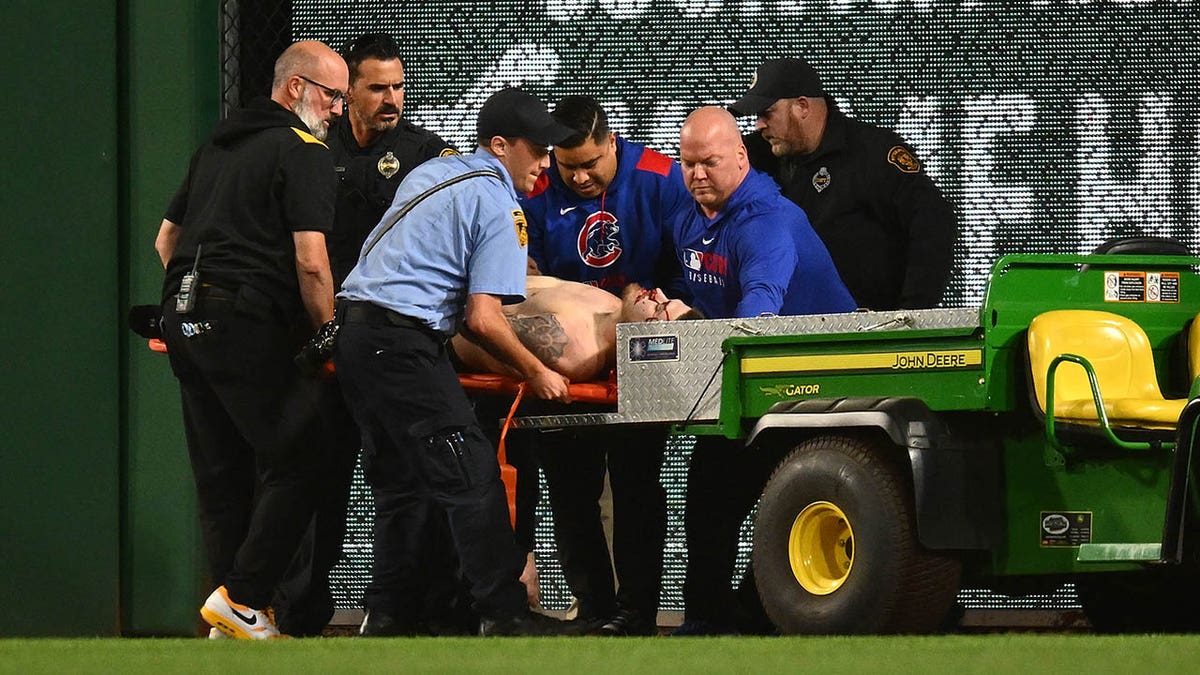 Beyzbol taraftarı, PNC Park, Pittsburgh, Kaza, Düşme, Kritik durum, Andrew McCutchen, Pittsburgh Pirates, Chicago Cubs, Yaralanma, Sağlık durumu, Dualar, Güvenlik, Spor, Fox News, Dansby Swanson, Craig Counsell, Clemente Duvarı
