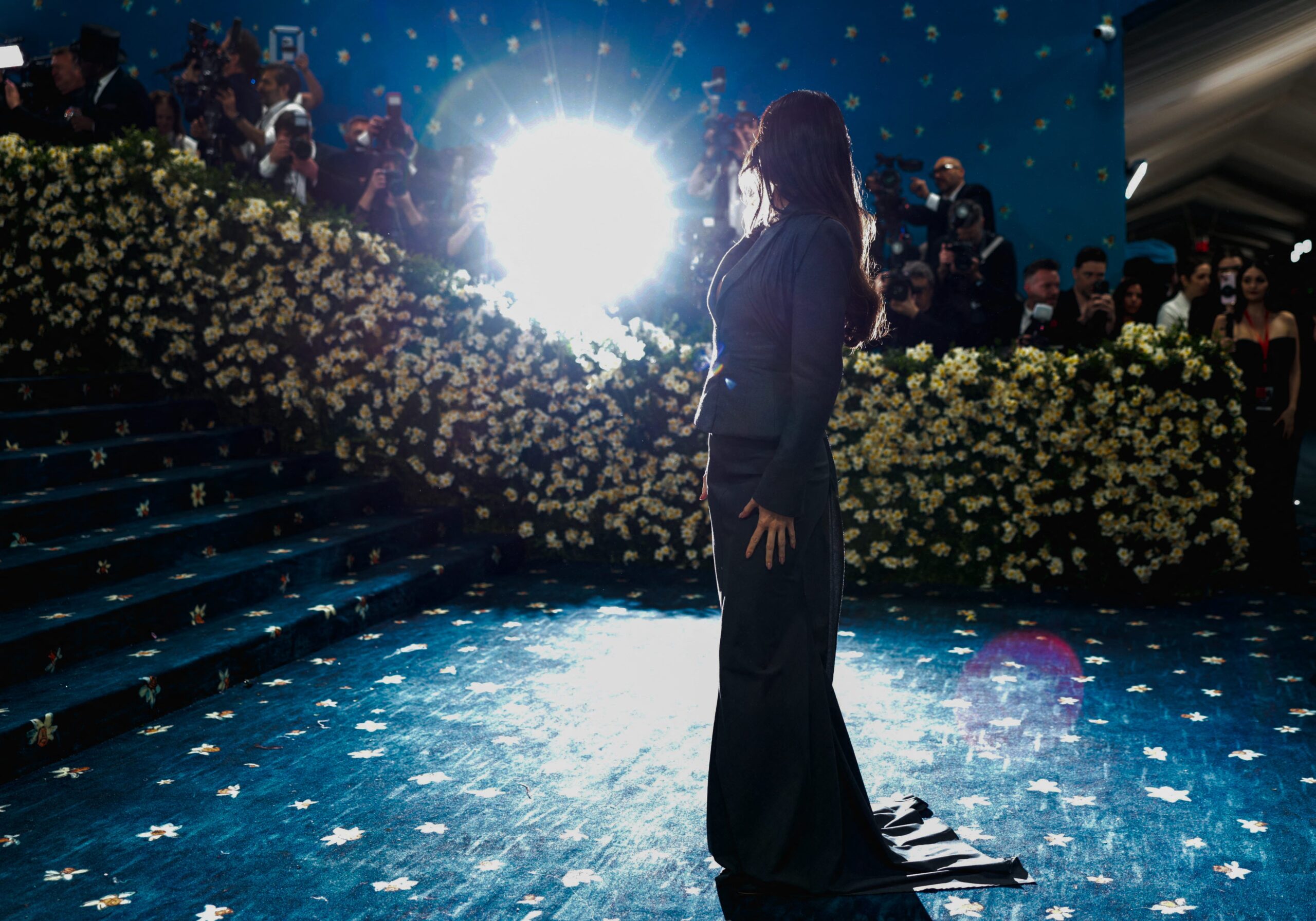 Met Gala, Moda, Ünlüler, Kırmızı Halı, Blake Lively, Ryan Reynolds, Taylor Swift, Travis Kelce, Beyoncé, Ariana Grande, Lady Gaga, Zendaya, Rihanna, Pharell Williams, Usher, A$AP Rocky, Lewis Hamilton, Colman Domingo, New York, Moda Enstitüsü, Kostüm Enstitüsü, Etkinlik, Moda Teması, Davetliler, Kaçıran Ünlüler, Yok Olan Ünlüler, Moda Trendleri, Dandyizm, Siyah Dandyizm, Kardashianlar, Jennifer Lopez, Sarah Jessica Parker, LeBron James, Prens Harry, Duchess Meghan, Moda Eleştirisi
