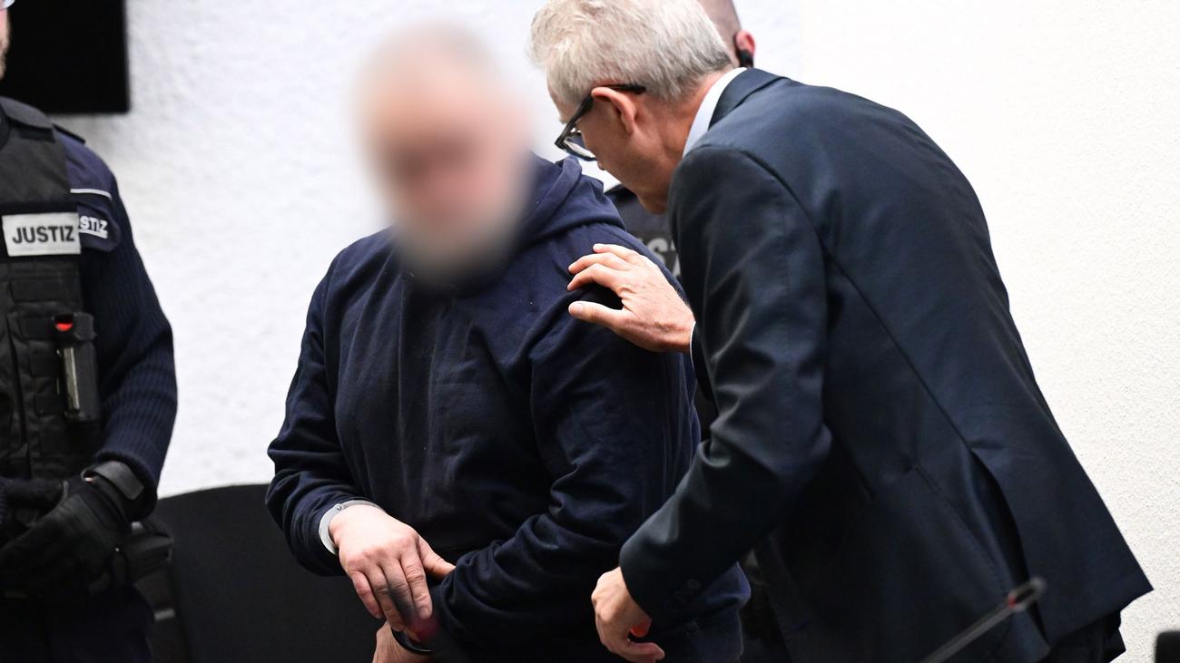 Stuttgart, cinayet, kayıp kadın, ceset bulma, sevgili, mahkeme, cinayet davası, Stuttgart cinayeti, ceset saklama, ölü ihbarı, Alman polisi, Rumanya, suç, faili meçhul, adli tıp, davanın görülmesi, sanık, savunma, tanık ifadesi, ceset kokusu, cinayet zanlısı, cinayet soruşturması
