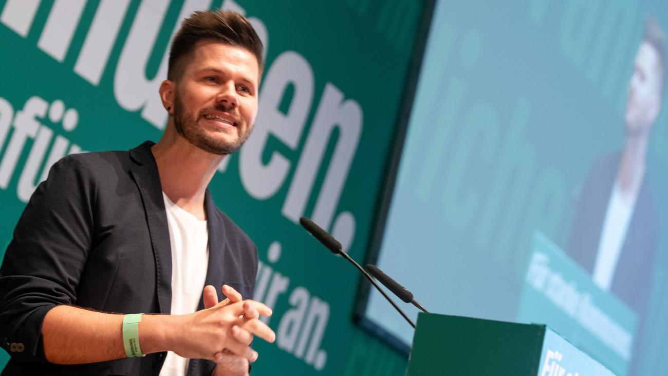 AfD yasağı, Almanya, Anayasa Koruma Dairesi, aşırı sağ, Baden-Württemberg, Pascal Haggenmüller, Thomas Strobl, Andreas Stoch, siyasi partiler, demokrasi, anayasa düşmanlığı, siyaset, Yeşiller Partisi, CDU, SPD, Bundesverfassungsgericht, federal anayasa mahkemesi, siyasi tartışma, sağcı körlük, siyasi propaganda, siyasi yapılar, finansal kaynaklar, siyasi görüşler.
