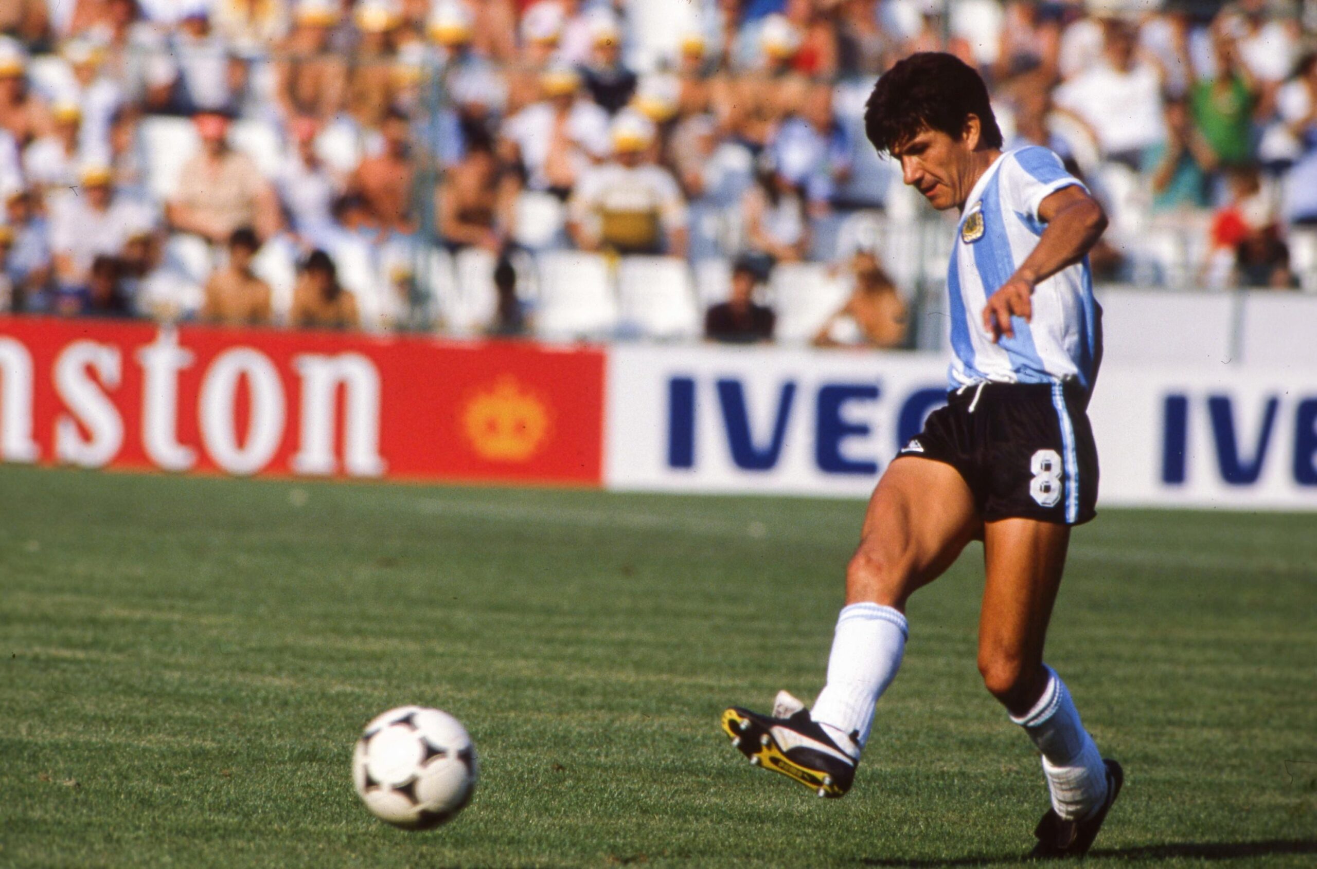 Luis Galvan, Arjantin, 1978 Dünya Kupası, Futbol, Ölüm, Vefat, Defans, Daniel Passarella, Mario Kempes, Ubaldo Fillol, Albiceleste, Milli Takım, Cordoba, Böbrek Enfeksiyonu, AFA, Arjantin Futbol Federasyonu, 1982 Dünya Kupası
