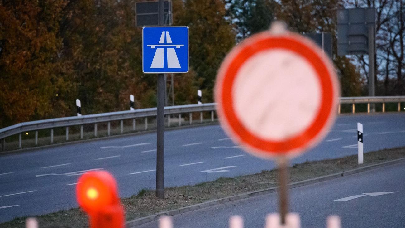 Kuzey Ren-Vestfalya, otoyol, yol çalışması, trafik, A45, A43, A42, Westhofener Kreuz, Schwerte, Recklinghausen, Duisburg, köprü, onarım, trafik sıkışıklığı, umleitung, alternatif rotalar, seyahat planlaması, hafta sonu, trafik uyarısı
