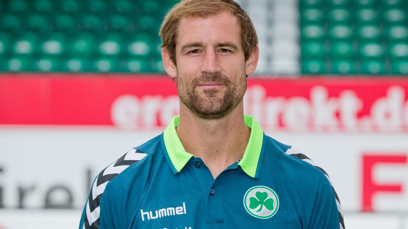 Thomas Kleine, SpVgg Greuther Fürth, Hannover 96, Bundesliga, 2. Bundesliga, Futbol, Transfer, Teknik Direktör, Küme Düşme, Milorad Pekovic, Jan Siewert, Alman Futbolu, Futbol Haberleri, Futbol Analizi, Spor Haberleri, Alman Ligi, Bundesliga 2, Spor

