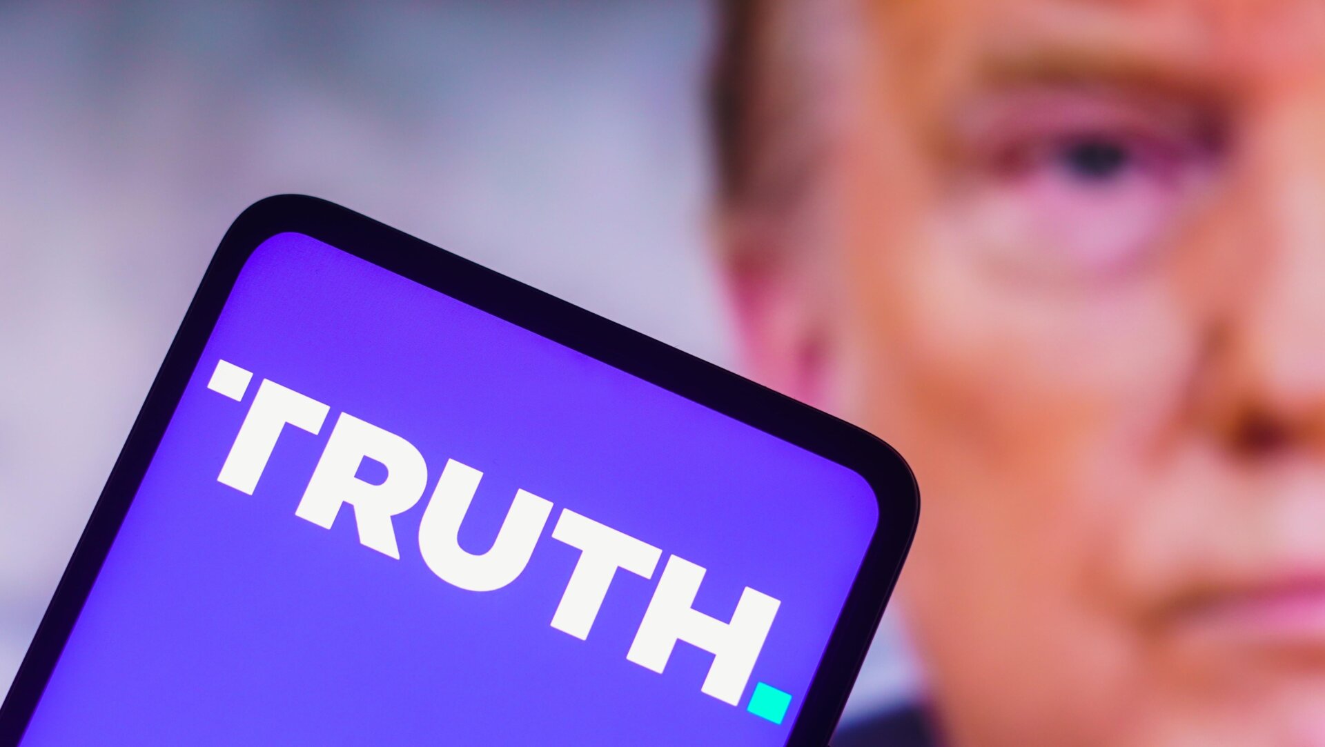 Donald Trump, Trump Media, Truth+, streaming hizmeti, komplo teorileri, din, İsa, uzaylılar, Lizard People, Conspiracy Chronicles, MAGA, Hıristiyan içeriği, aile dostu programlama, yanlış bilgilendirme, medya eleştirisi

