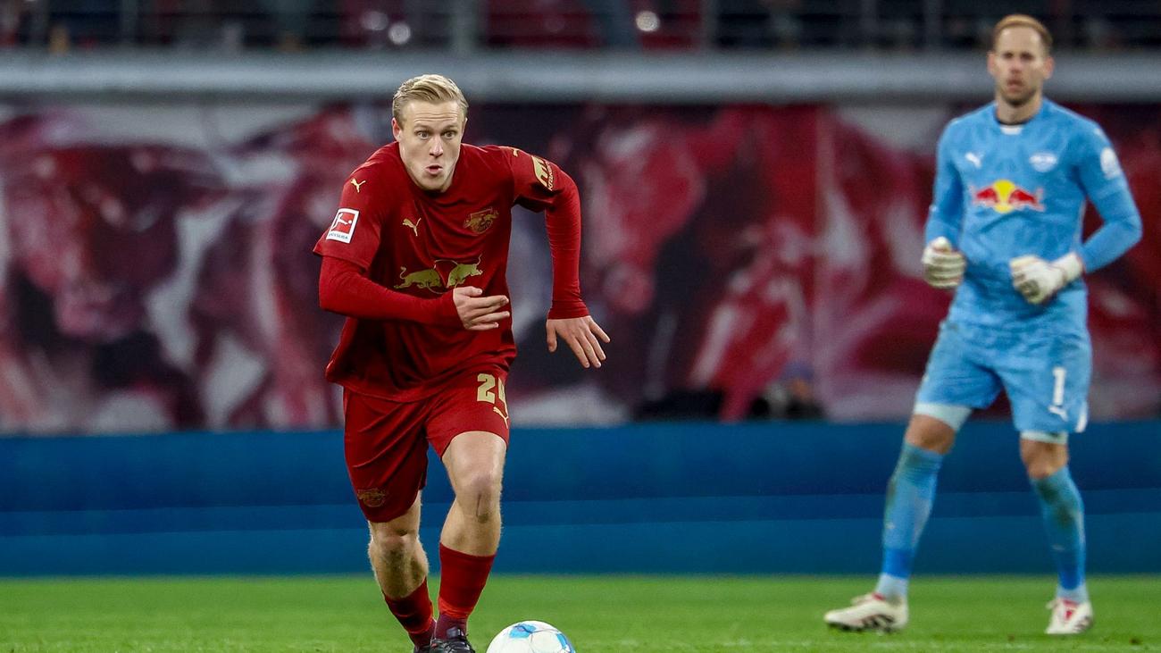 Xaver Schlager, Peter Gulacsi, RB Leipzig, Mannschaftstraining, Fußball-Bundesliga, Werder Bremen, Auswärtsspiel, Muskelverletzung, Kopfverletzung, Gehirnerschütterung, Champions League, David Raum, Lukas Klostermann, Willi Orban, Kevin Kampl, Ridle Baku, Verletzungspause, Gelbe Karte, Saisonabschluss, VfB Stuttgart, Mainz
