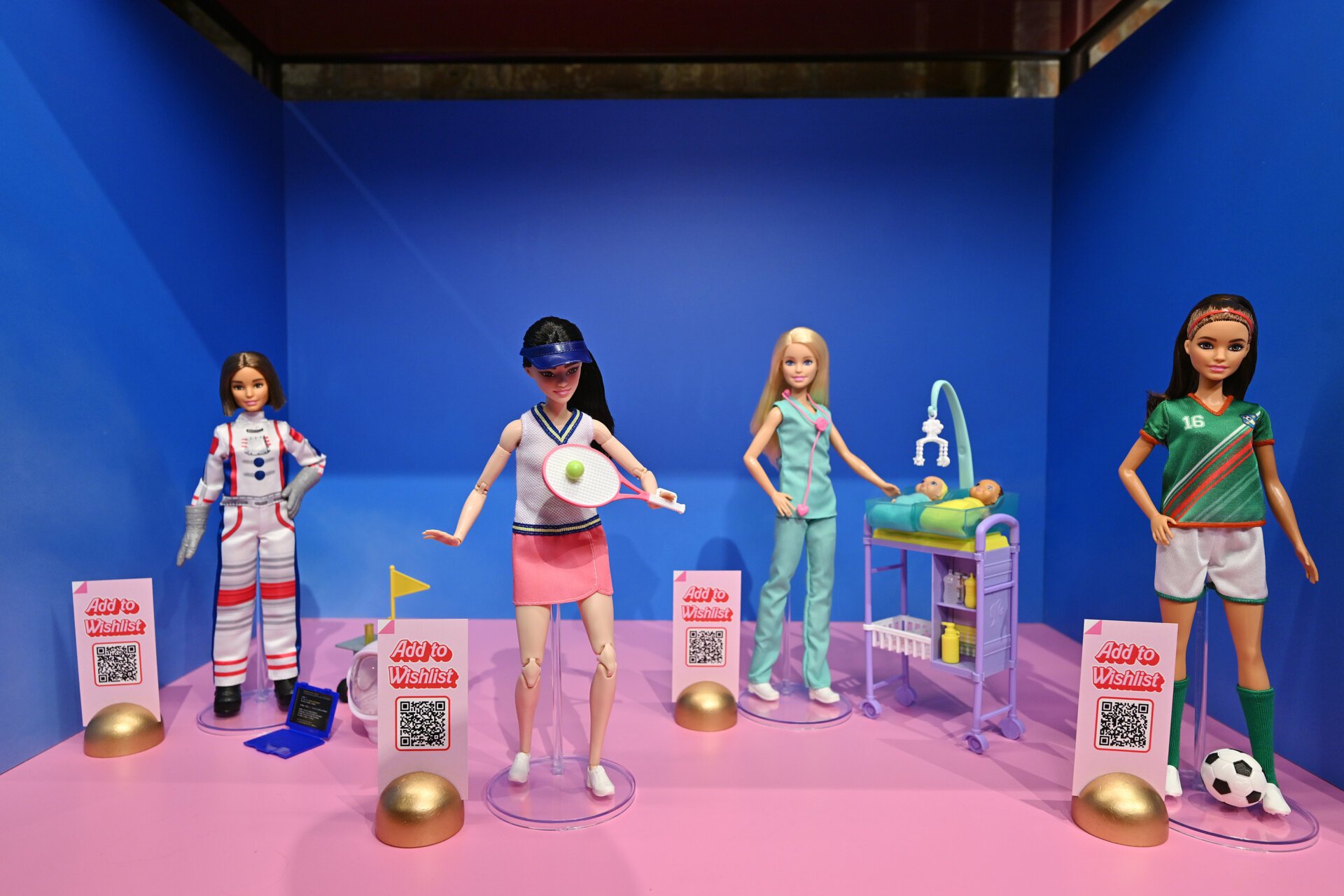 Mattel, oyuncak, gümrük vergisi, Trump, Çin, üretim, fiyat artışı, tedarik zinciri, Barbie, Hot Wheels, American Girl, Ynon Kreiz, CNBC, Squawk Box, mali tahmin, maliyet tasarrufu, işten çıkarma, Endonezya, Malezya, Tayland, Noel, Oyuncak Birliği, ticaret savaşı, oyuncak endüstrisi, tüketici harcamaları
