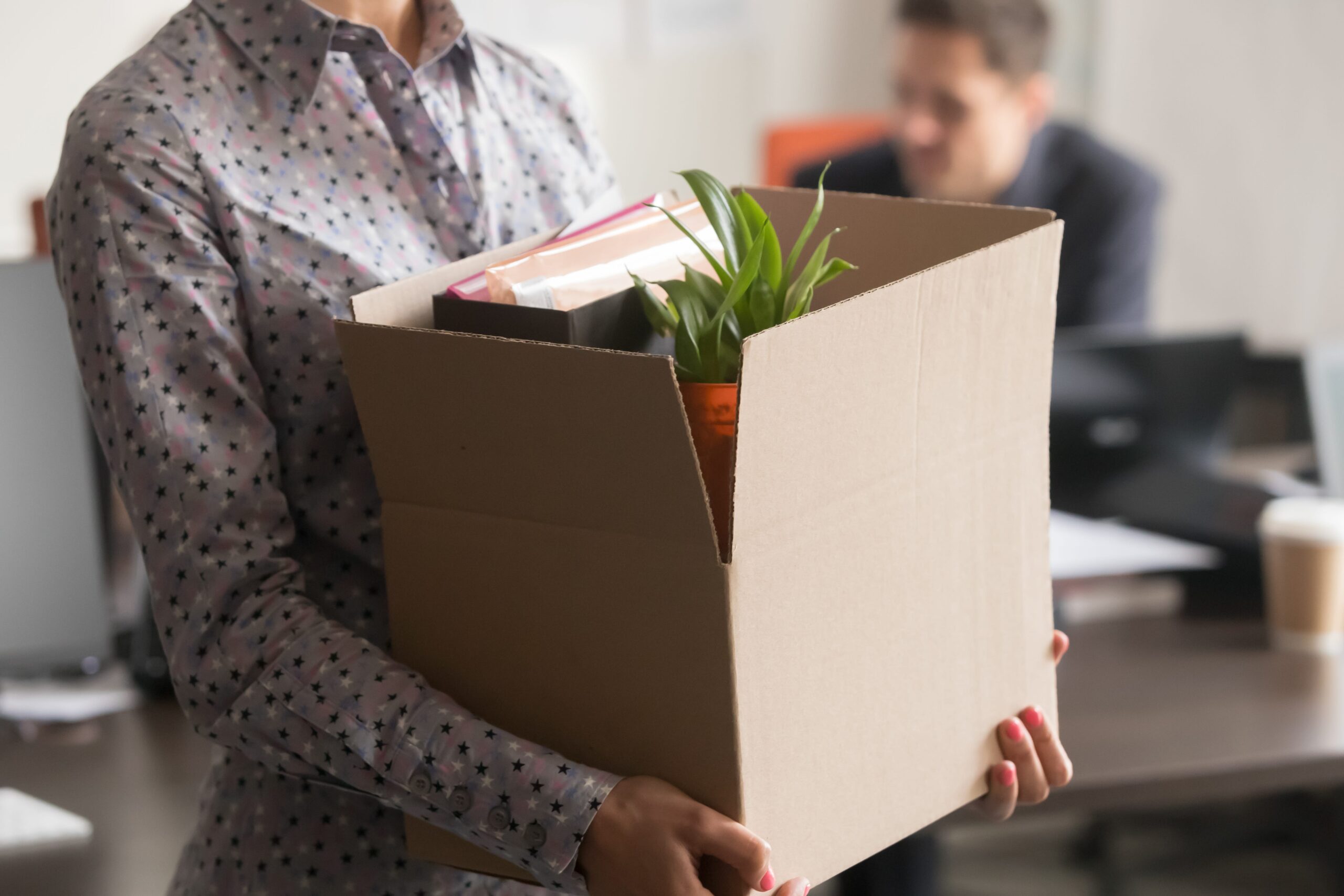 işten çıkarma, işten çıkarma hazırlığı, insan kaynakları, iş arama, kariyer, finansal planlama, acil durum fonu, özgeçmiş güncelleme, LinkedIn profili, ağ oluşturma, sağlık sigortası, COBRA, kıdem tazminatı, işsizlik maaşı, ruh sağlığı, işten çıkarma nedenleri, at-will çalışma, iş hukuku, işten çıkarma uygulamaları, işveren sorumluluğu, çalışan hakları, şeffaflık, adalet
