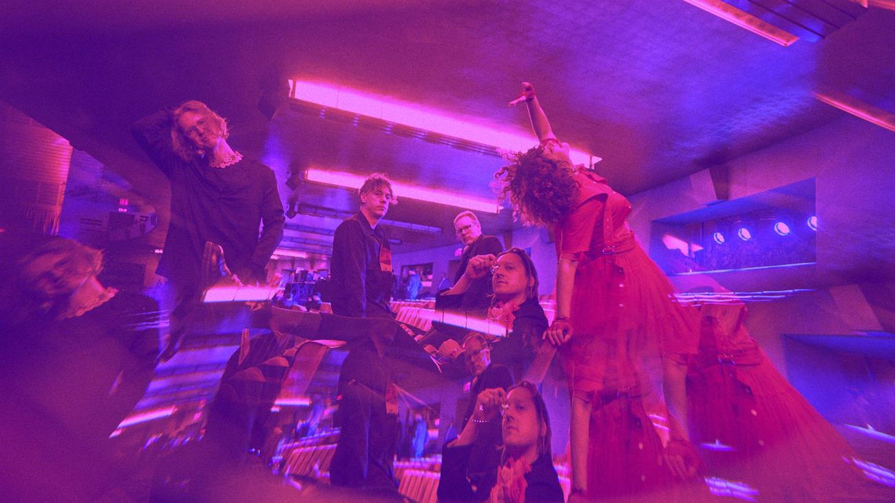 Arcade Fire, Funeral, indie rock, Win Butler, Régine Chassagne, Montreal, müzik, albüm, konser, enstrümanlar, Kanada, grup, yeni kategori, samimiyet, enerji
