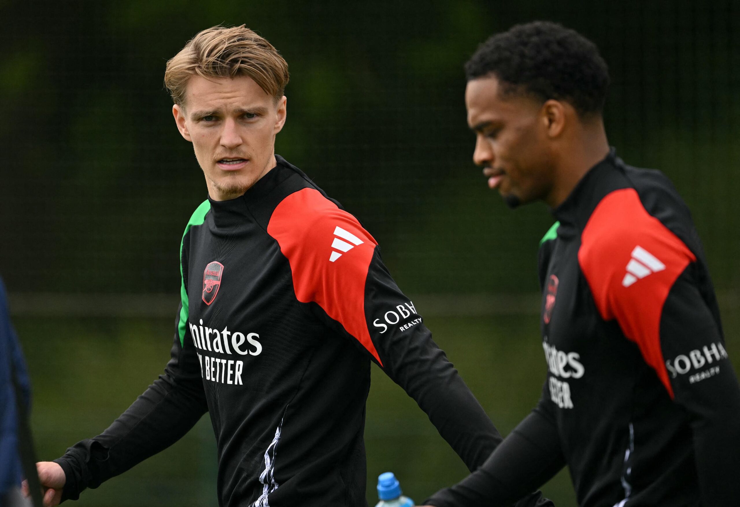 Jurriën Timber, Riccardo Calafiori, Arsenal, Şampiyonlar Ligi, Paris Saint-Germain, PSG, Mikel Arteta, Myles Lewis-Skelly, Thomas Partey, sakatlık, antrenman, futbol, spor, haberler, transfer, defans, sol bek, sağ bek

