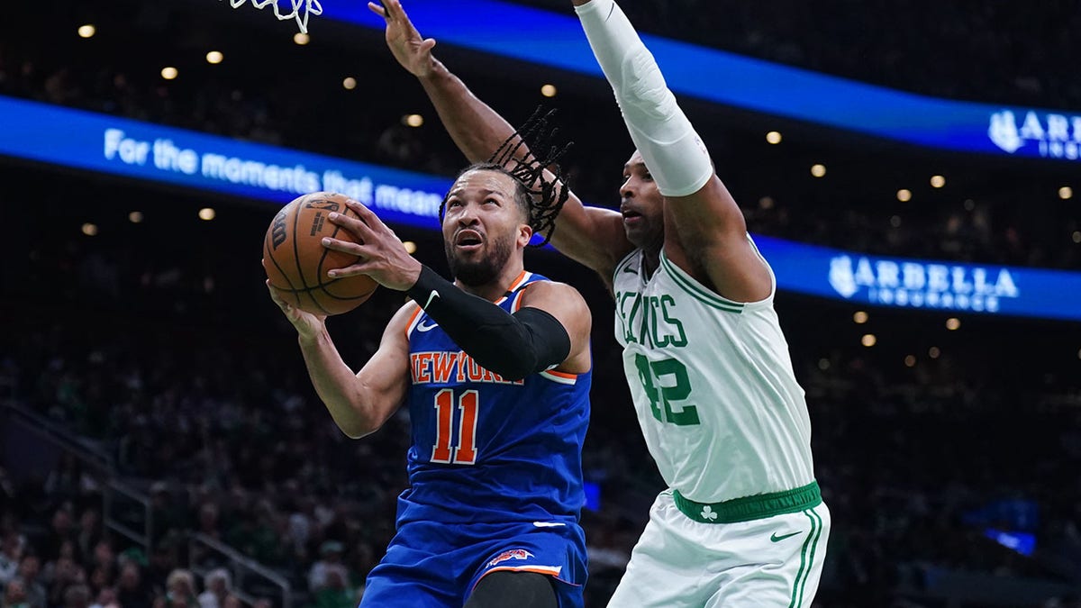 New York Knicks, Boston Celtics, NBA Playoffları, Jalen Brunson, OG Anunoby, Mikal Bridges, Jayson Tatum, Jaylen Brown, Karl-Anthony Towns, basketbol, maç özeti, skor, uzatma, üçlük atışları, playoff serisi, Fox News, spor haberleri, Knicks Celtics rekabeti
